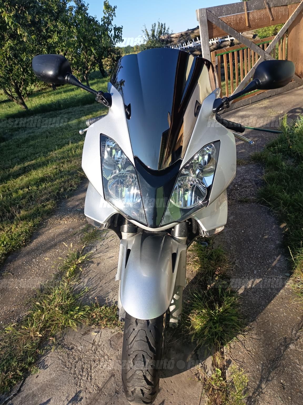 HONDA VFR 800 2002/10 - 1