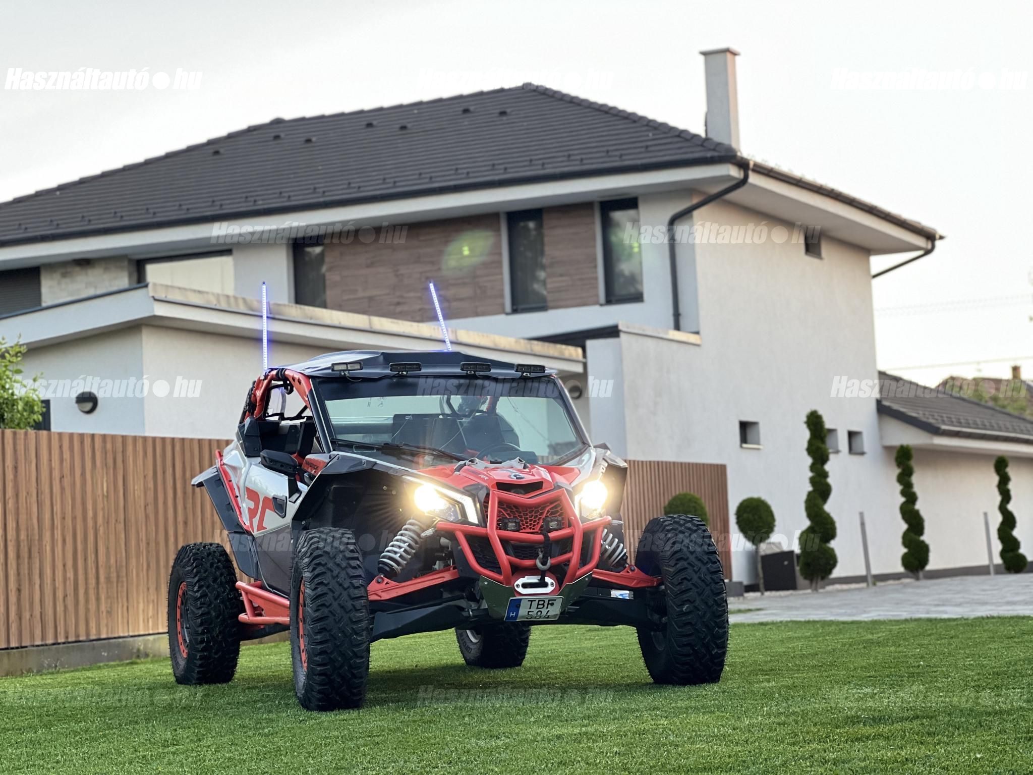 CAN-AM MAVERICK 2021/12 - 1