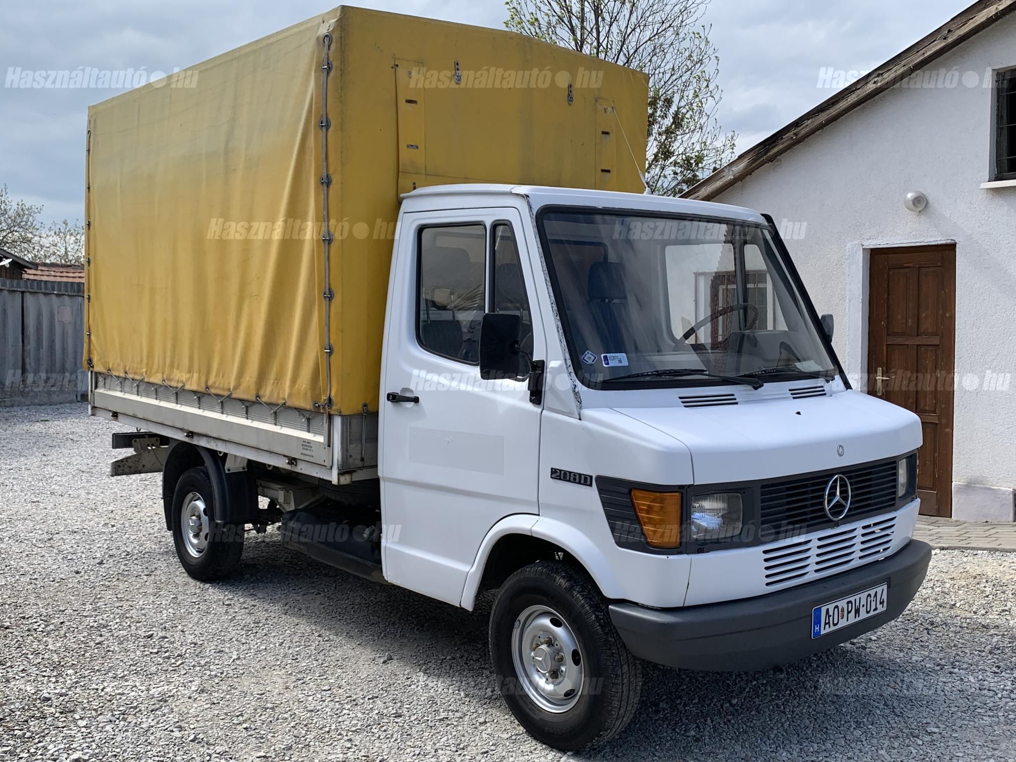 MERCEDES-BENZ 208 1995/6 - 1
