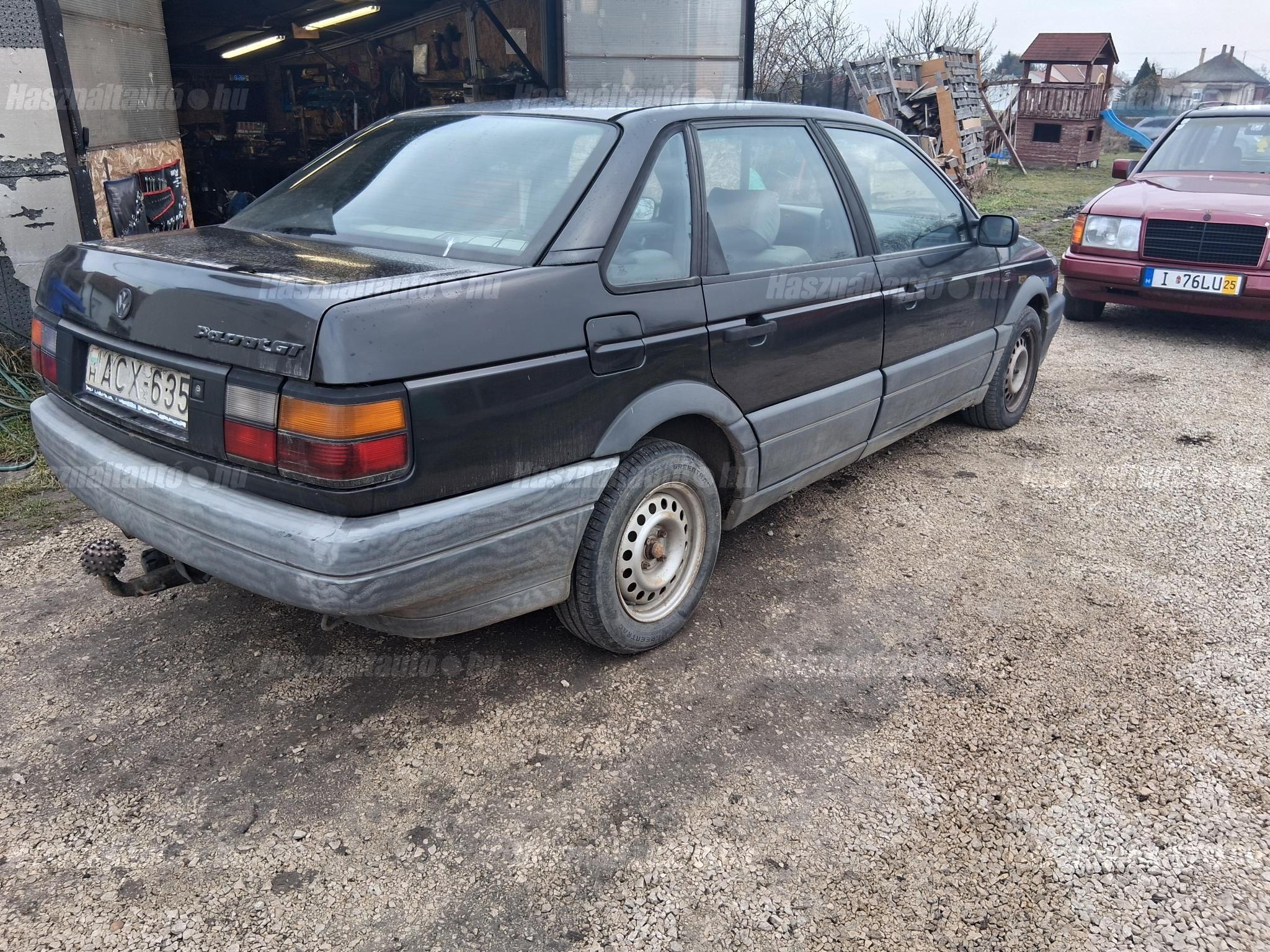 VOLKSWAGEN PASSAT 1989/8 - 1