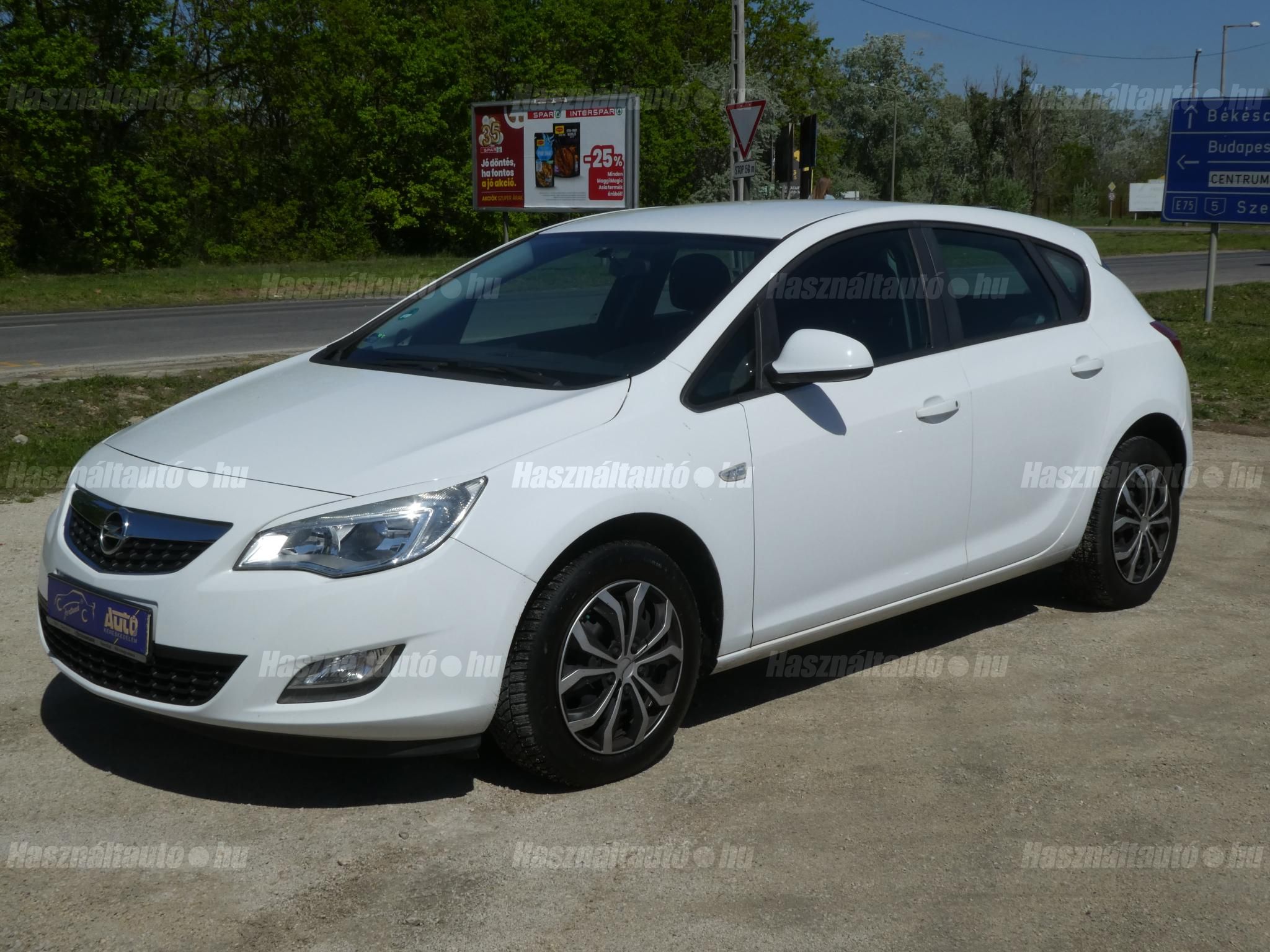 OPEL ASTRA J 2011/4 - 1