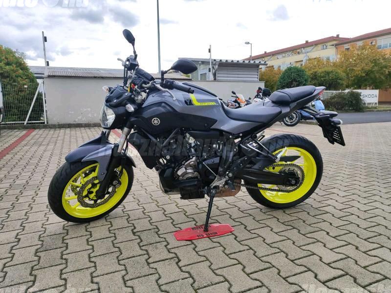 YAMAHA MT-07 2015 - 1