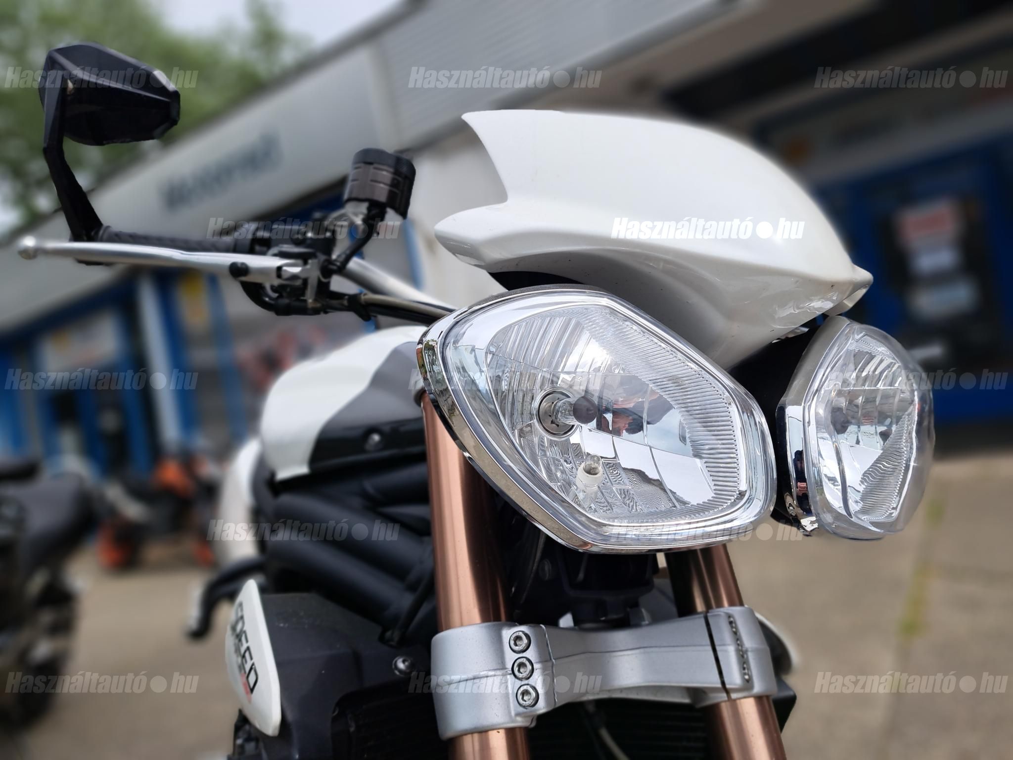 TRIUMPH SPEED TRIPLE 1050 2011 - 1