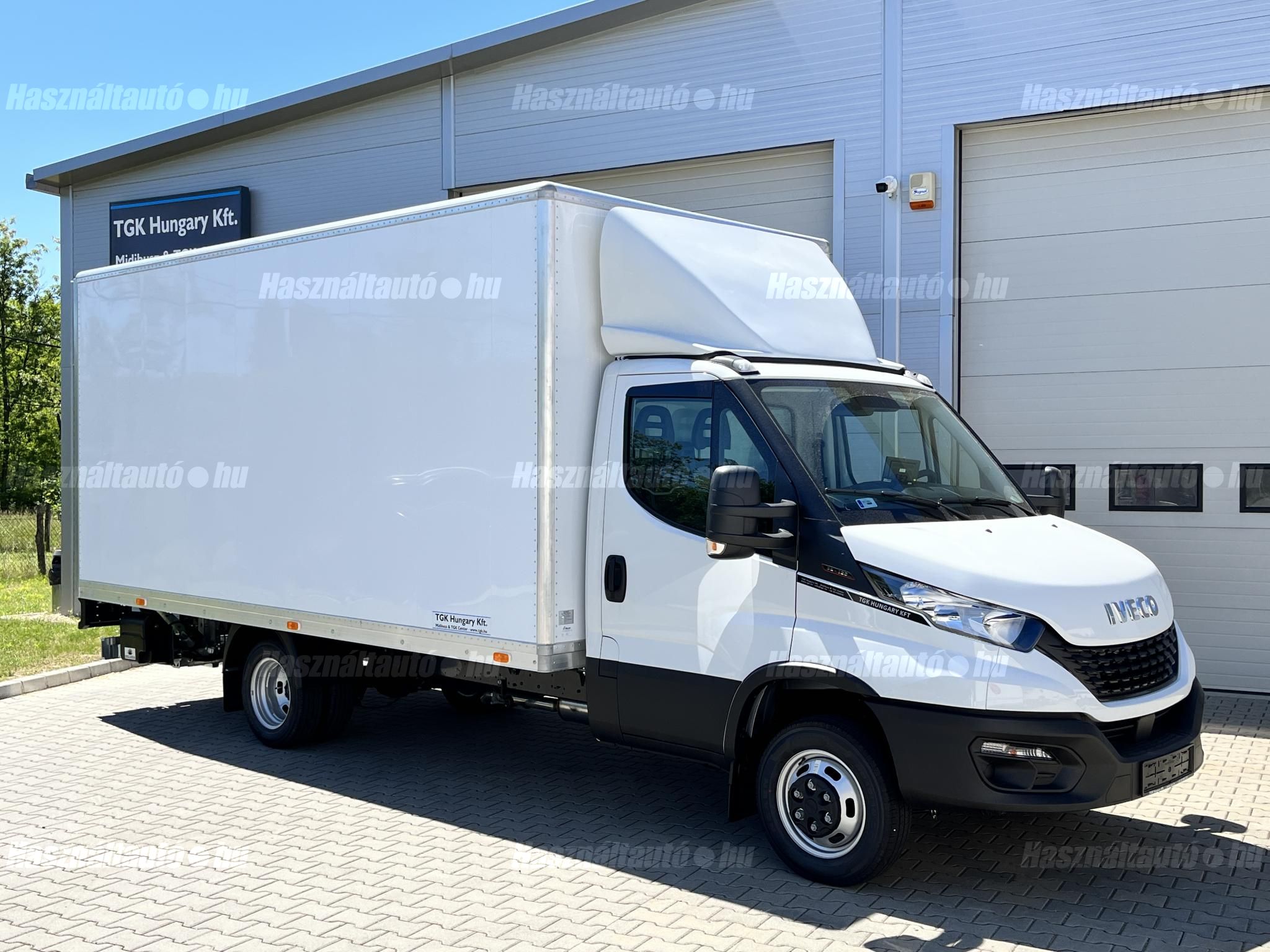 IVECO DAILY 35C18H ÚJ AluVan doboz + DHollandia emelőhátfal