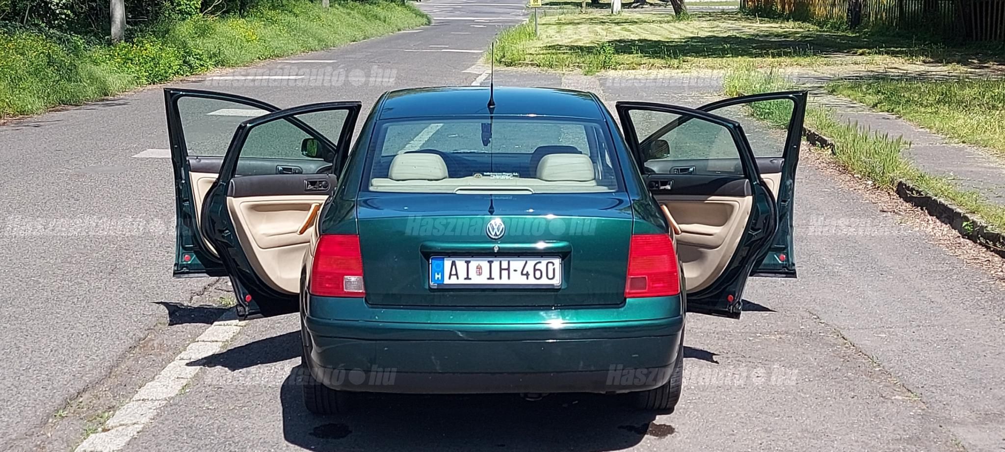 VOLKSWAGEN PASSAT V 2000/6 - 1