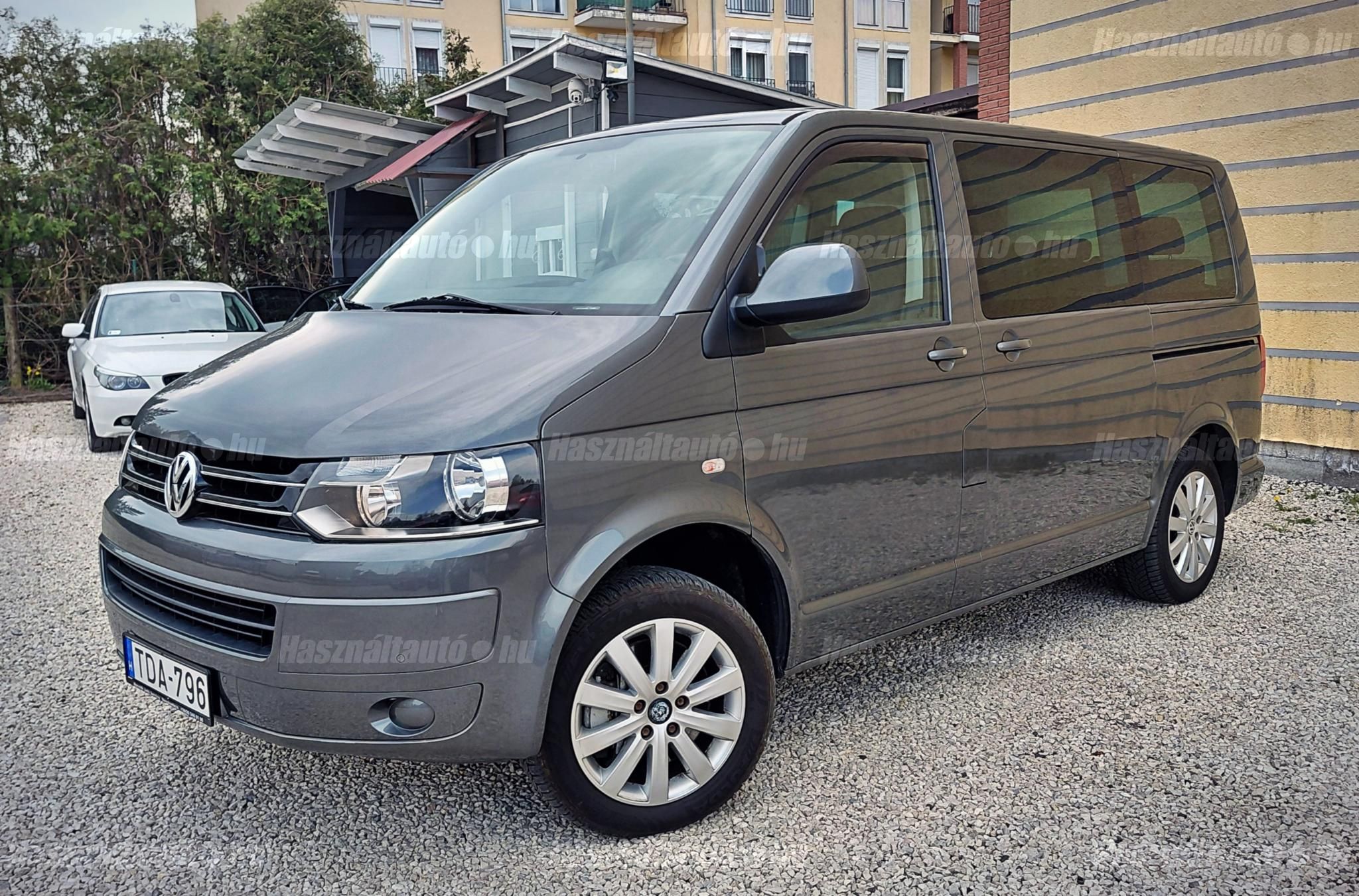VOLKSWAGEN MULTIVAN 2012 - 1