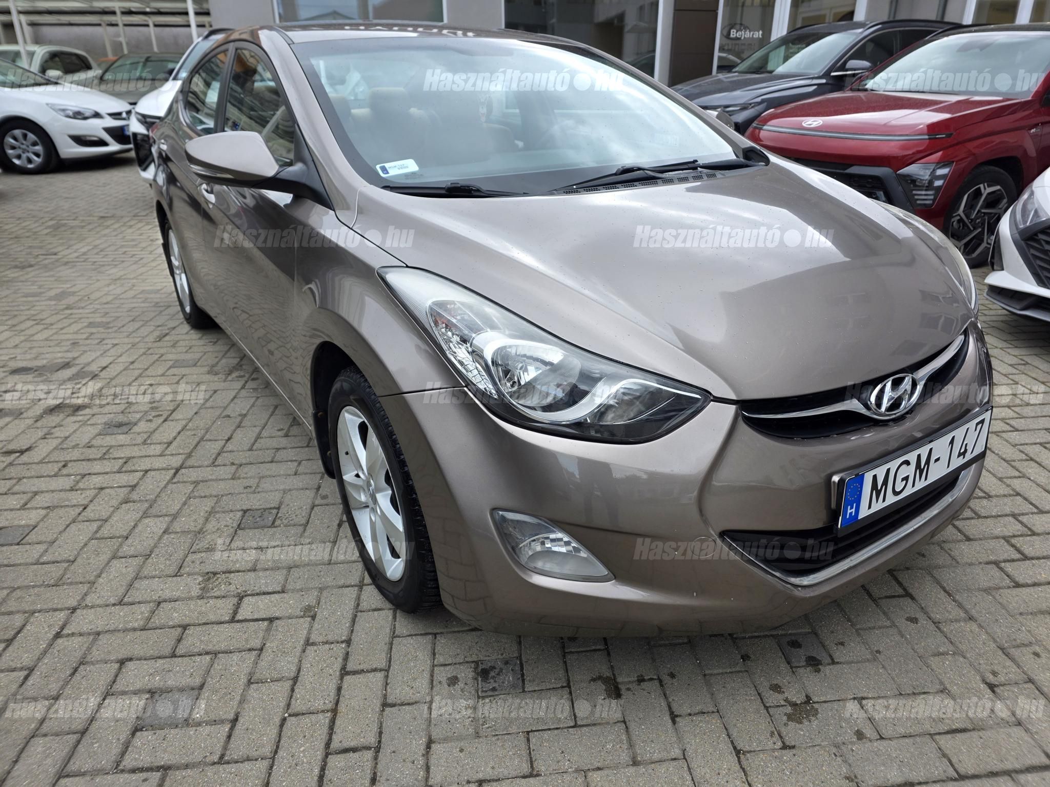 HYUNDAI ELANTRA 2012/10 - 1