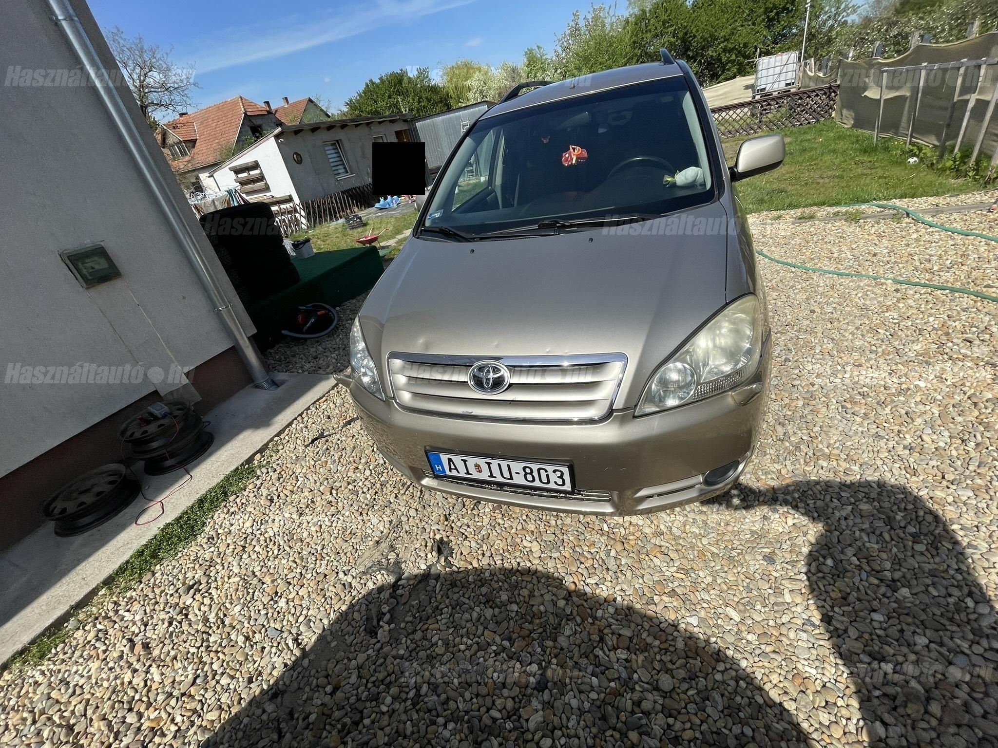 TOYOTA AVENSIS VERSO 2004/1 - 1