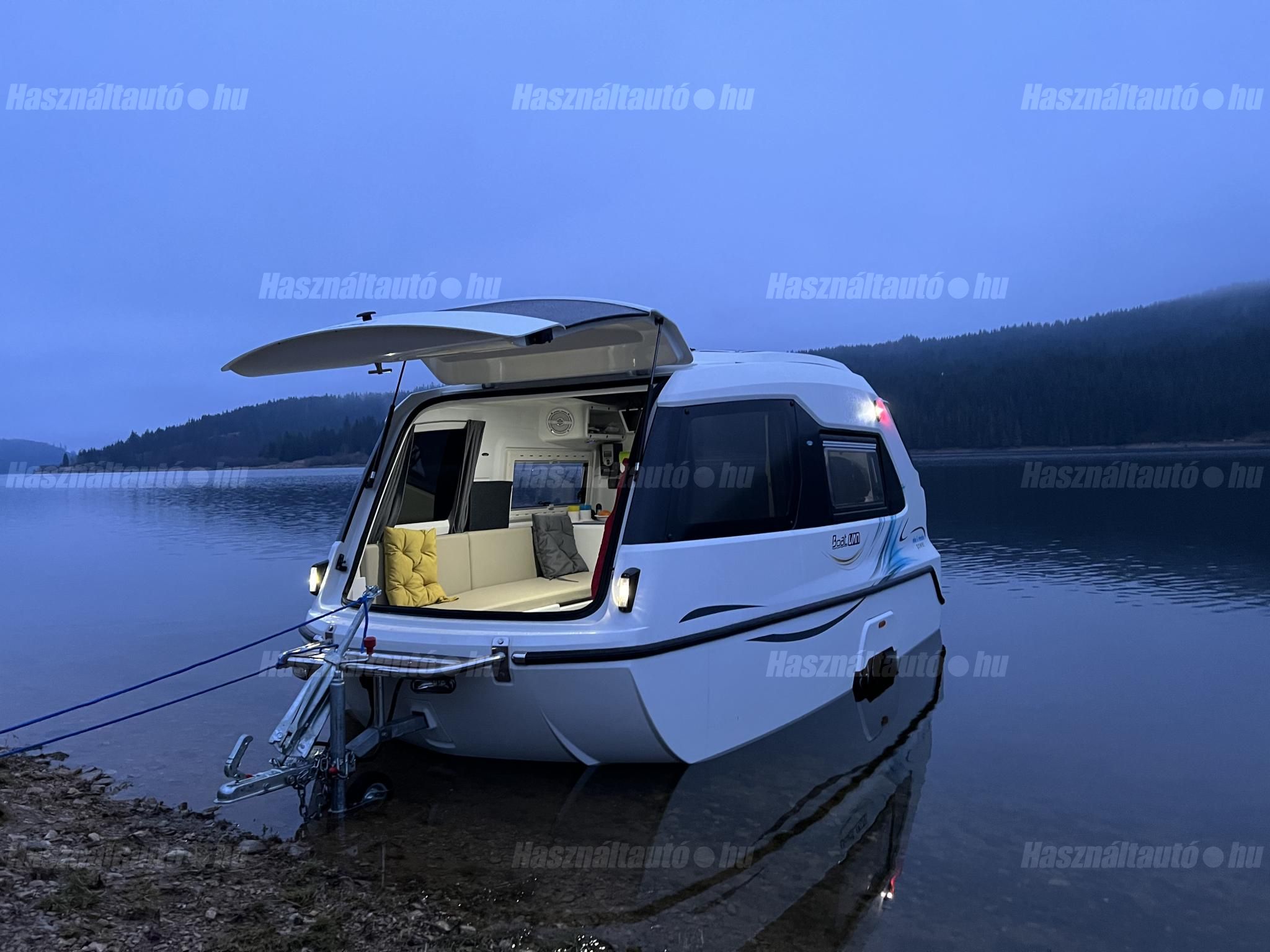 HOUSEBOAT 2018/10 - 1