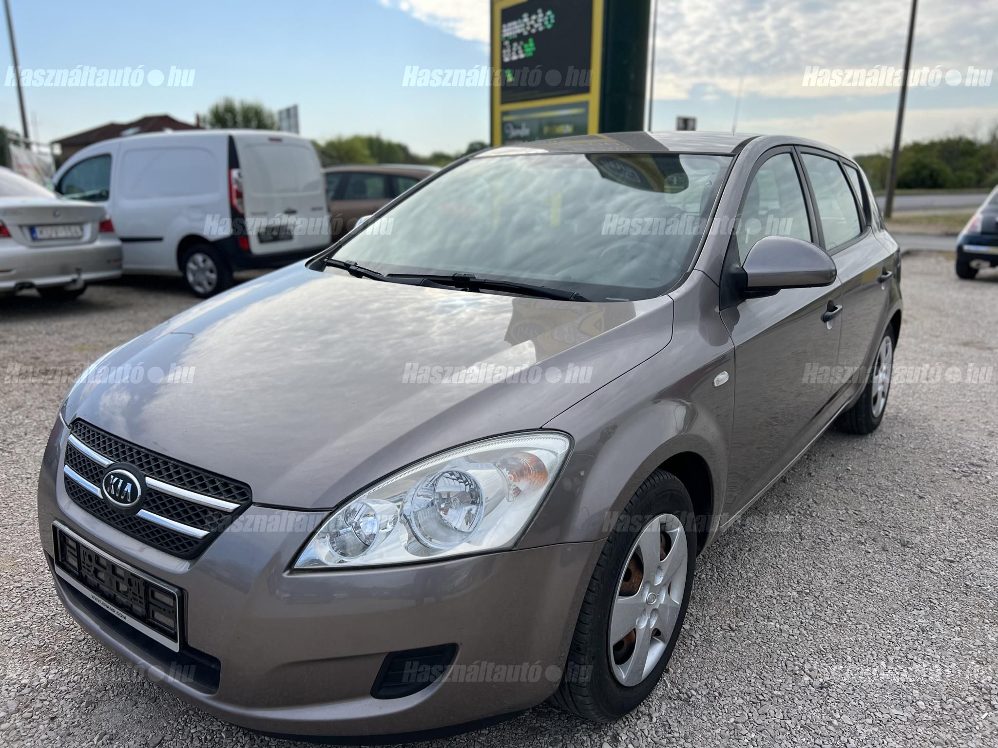 KIA CEE'D 2008/4 - 1