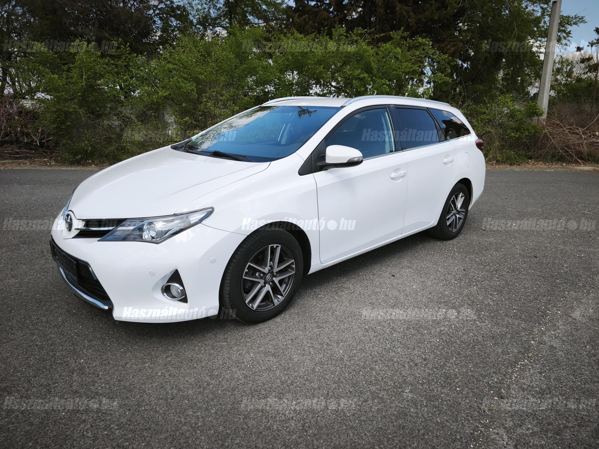 TOYOTA AURIS 2015/9 - 1