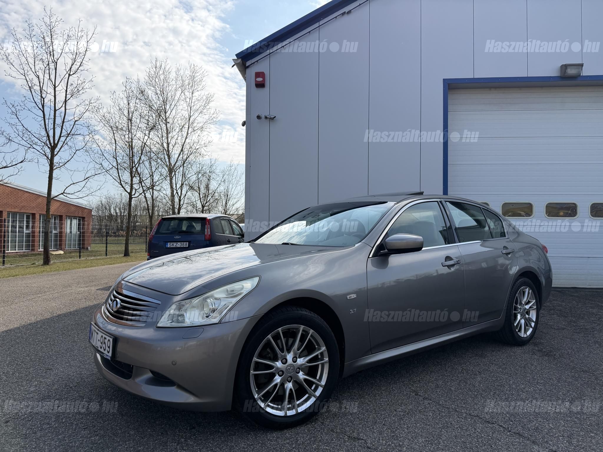 INFINITI G37 2011/10 - 1