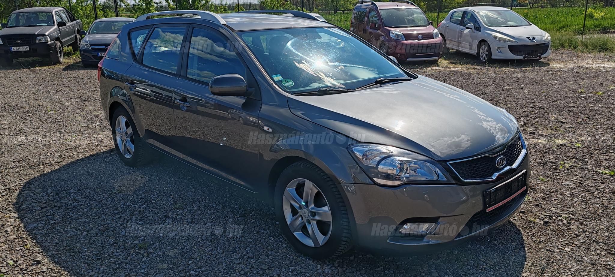 KIA CEE'D 2012/9 - 1