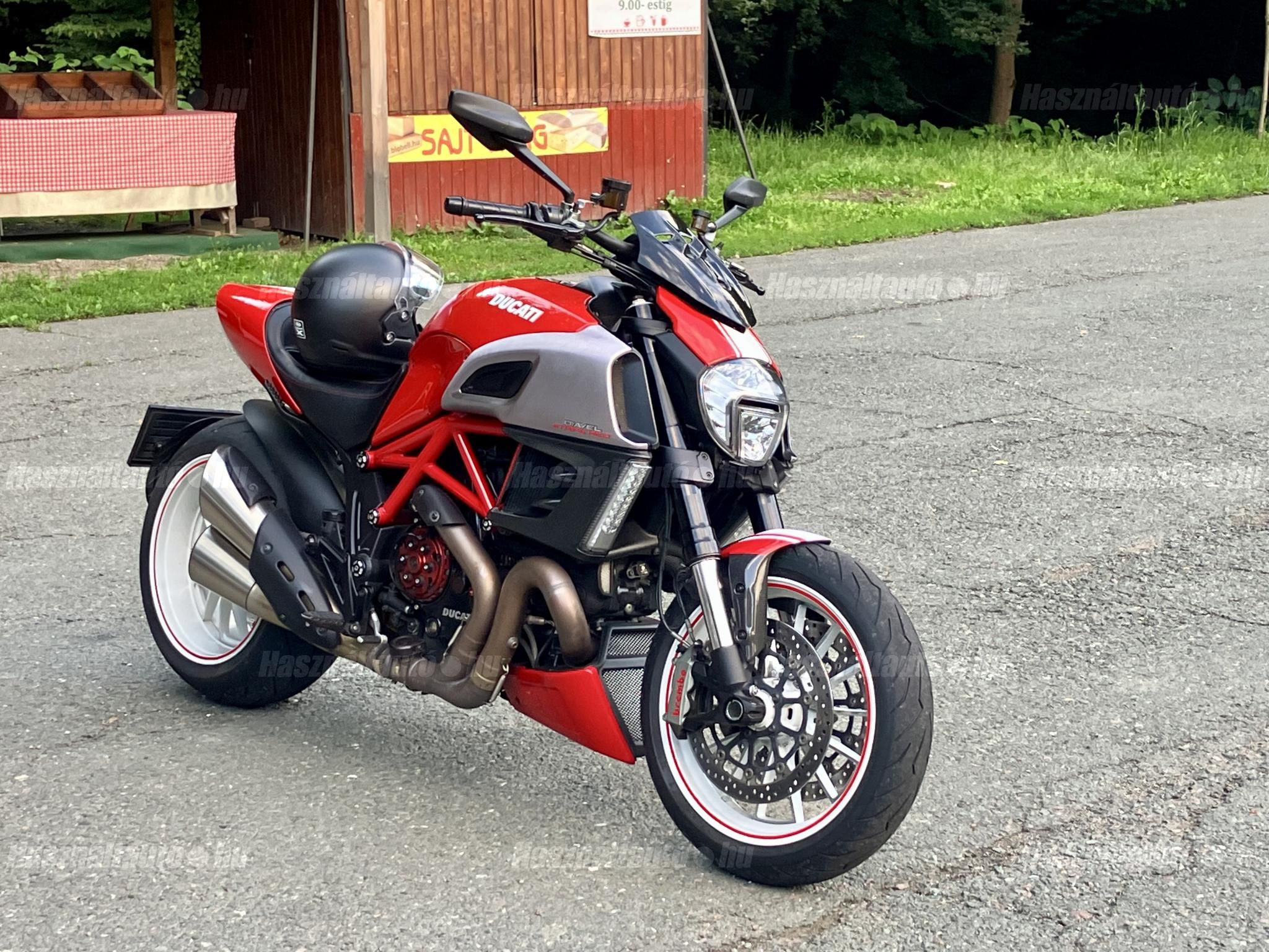 DUCATI DIAVEL 2013 - 1