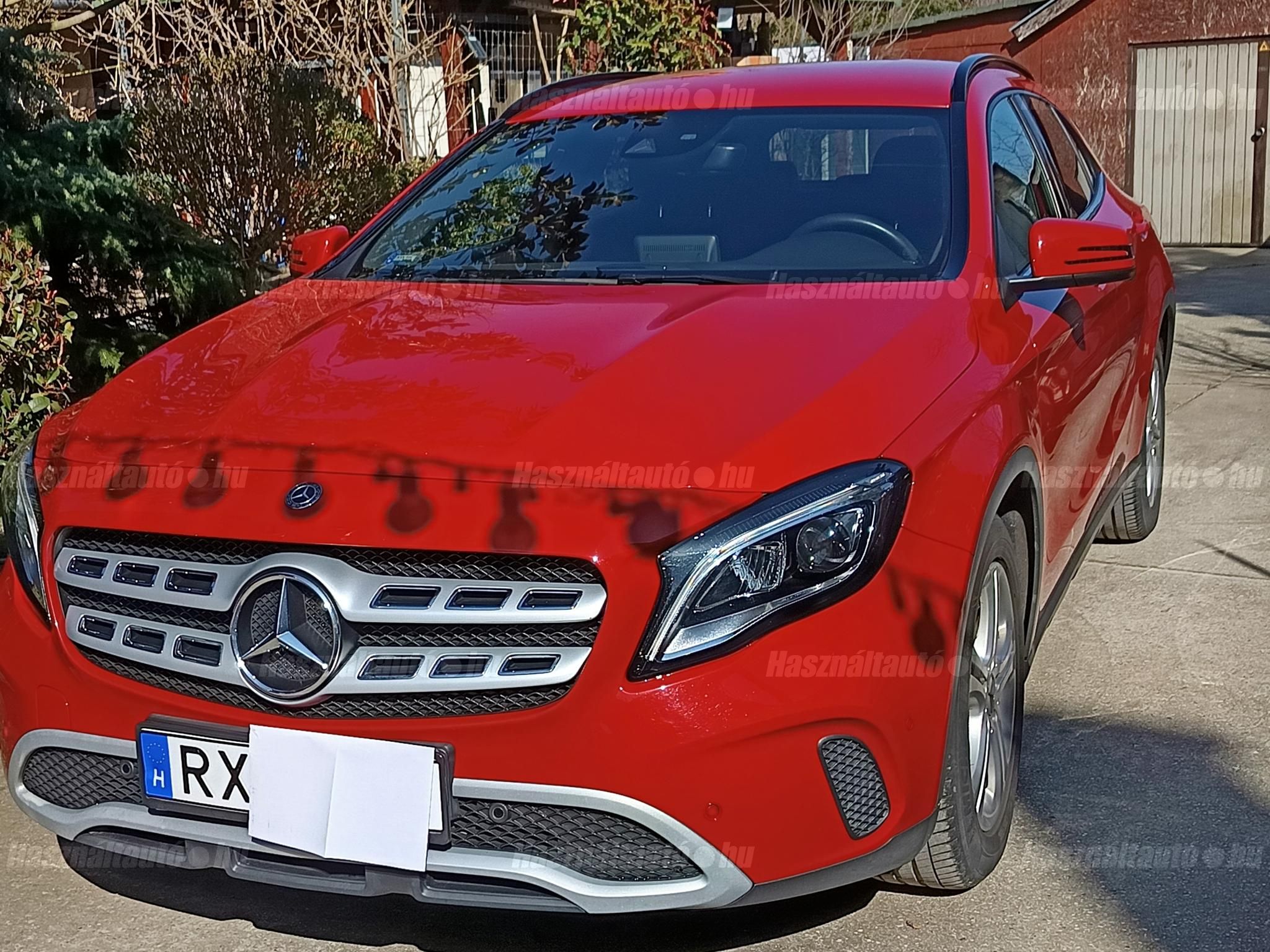 MERCEDES-BENZ GLA 180 2019 - 1