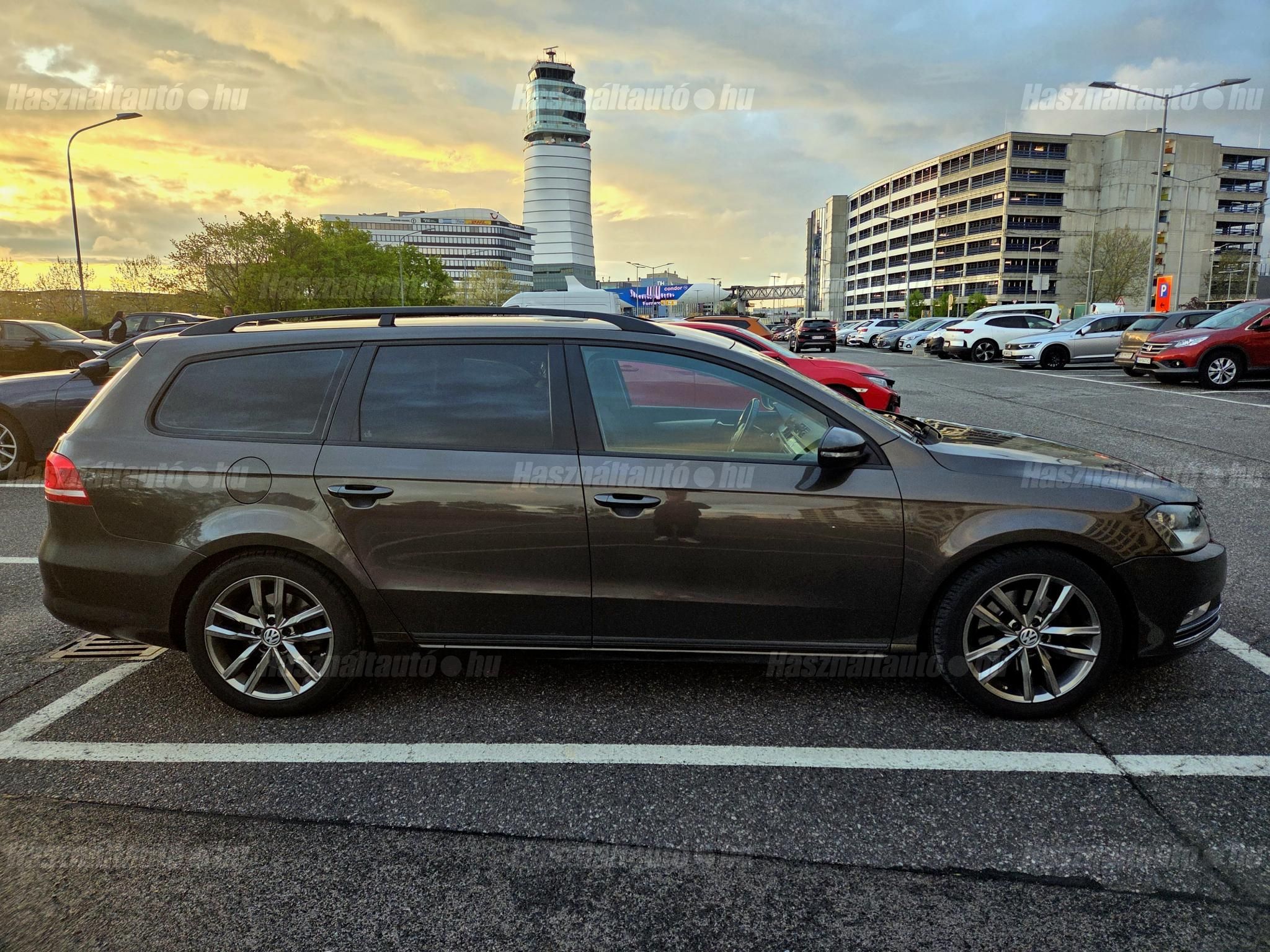 VOLKSWAGEN PASSAT VII 2012/8 - 1