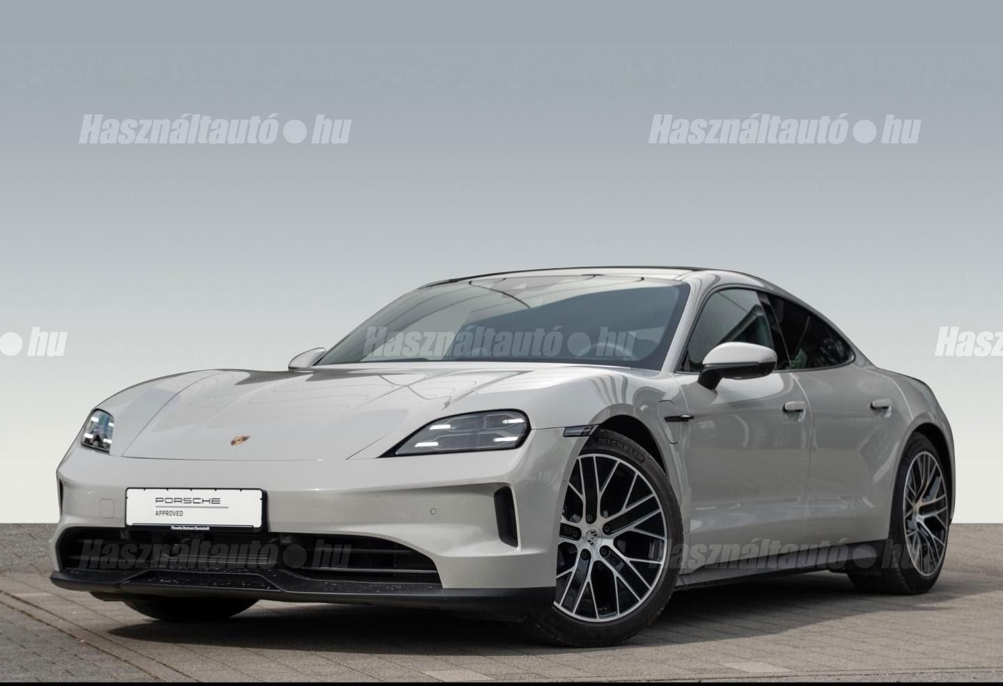 PORSCHE TAYCAN 2024/9 - 1