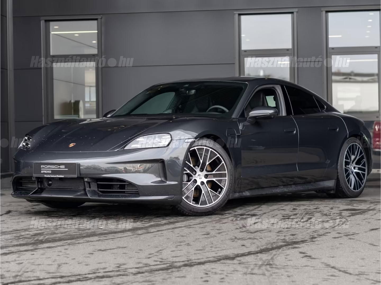 PORSCHE TAYCAN 2024/9 - 1