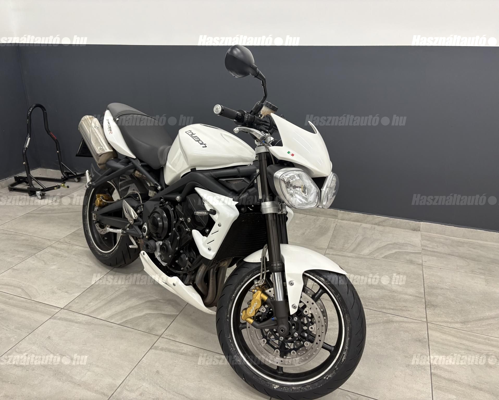 TRIUMPH STREET TRIPLE 675 R 2013/1 - 1
