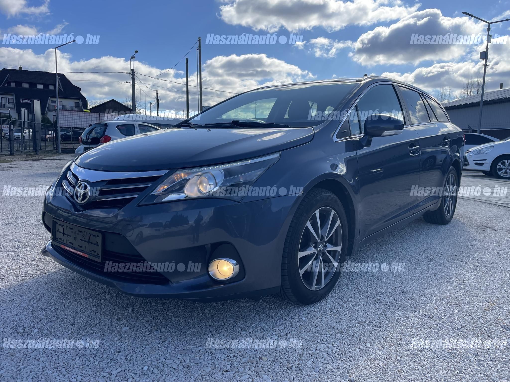 TOYOTA AVENSIS 2012/5 - 1