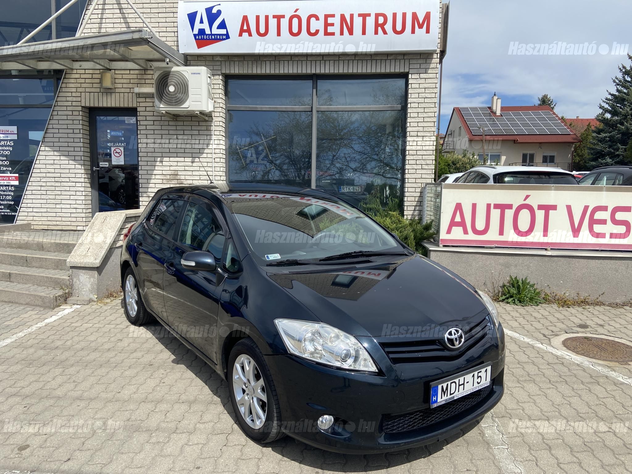 TOYOTA AURIS 2012/8 - 1
