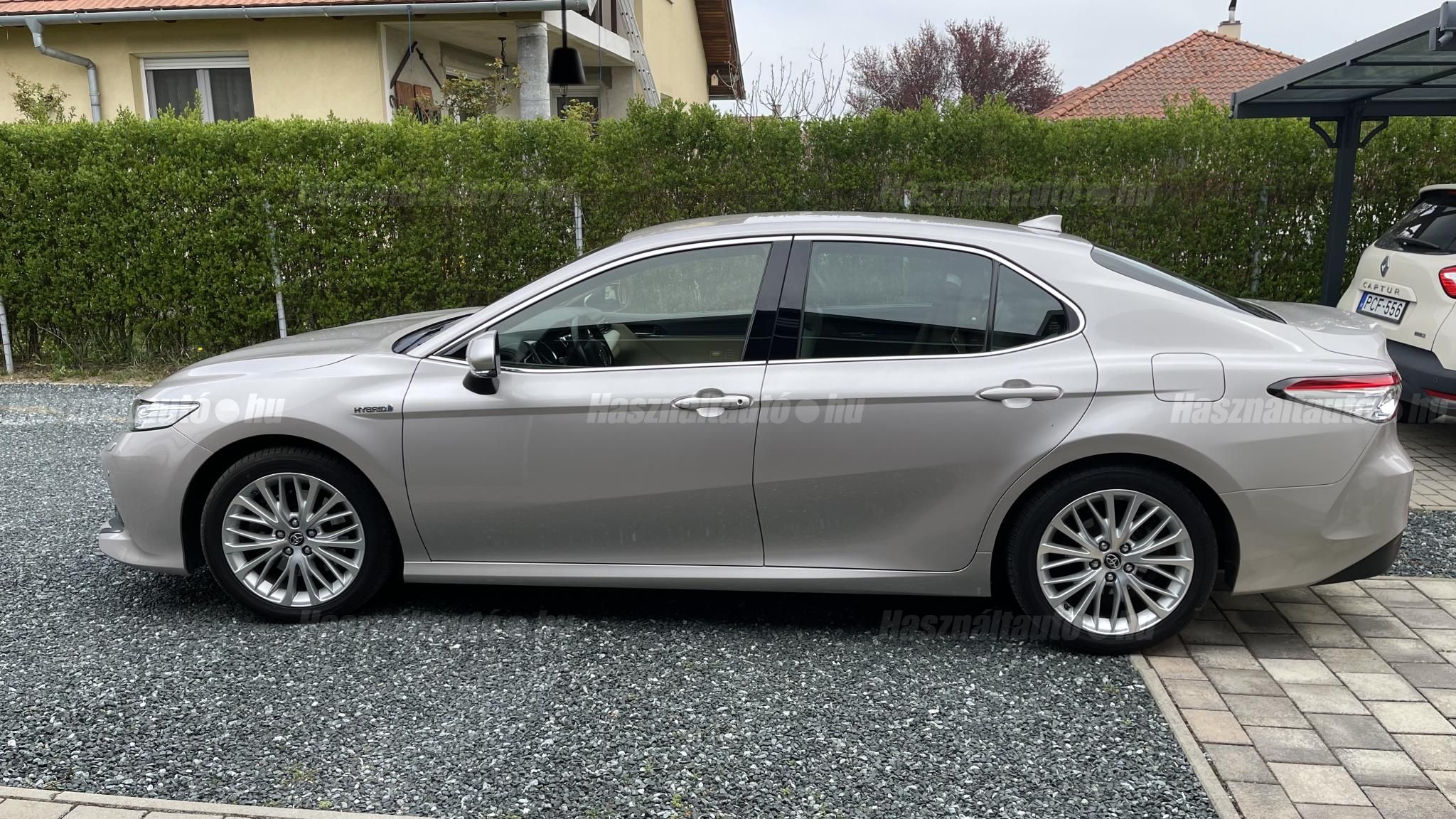 TOYOTA CAMRY 2019/10 - 1