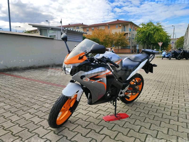 HONDA CBR 125 R 2011 - 1
