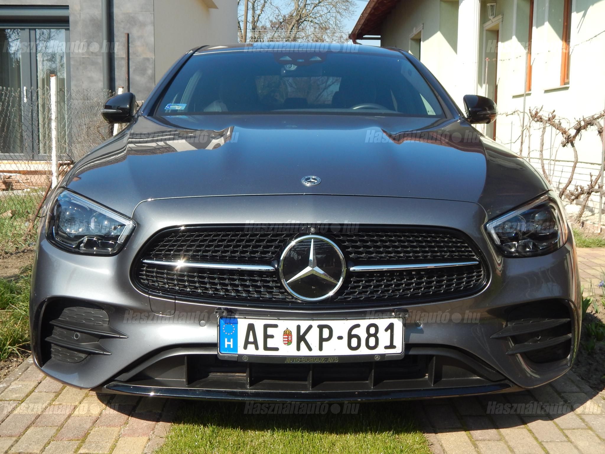 MERCEDES-BENZ E 220 2023/6 - 1