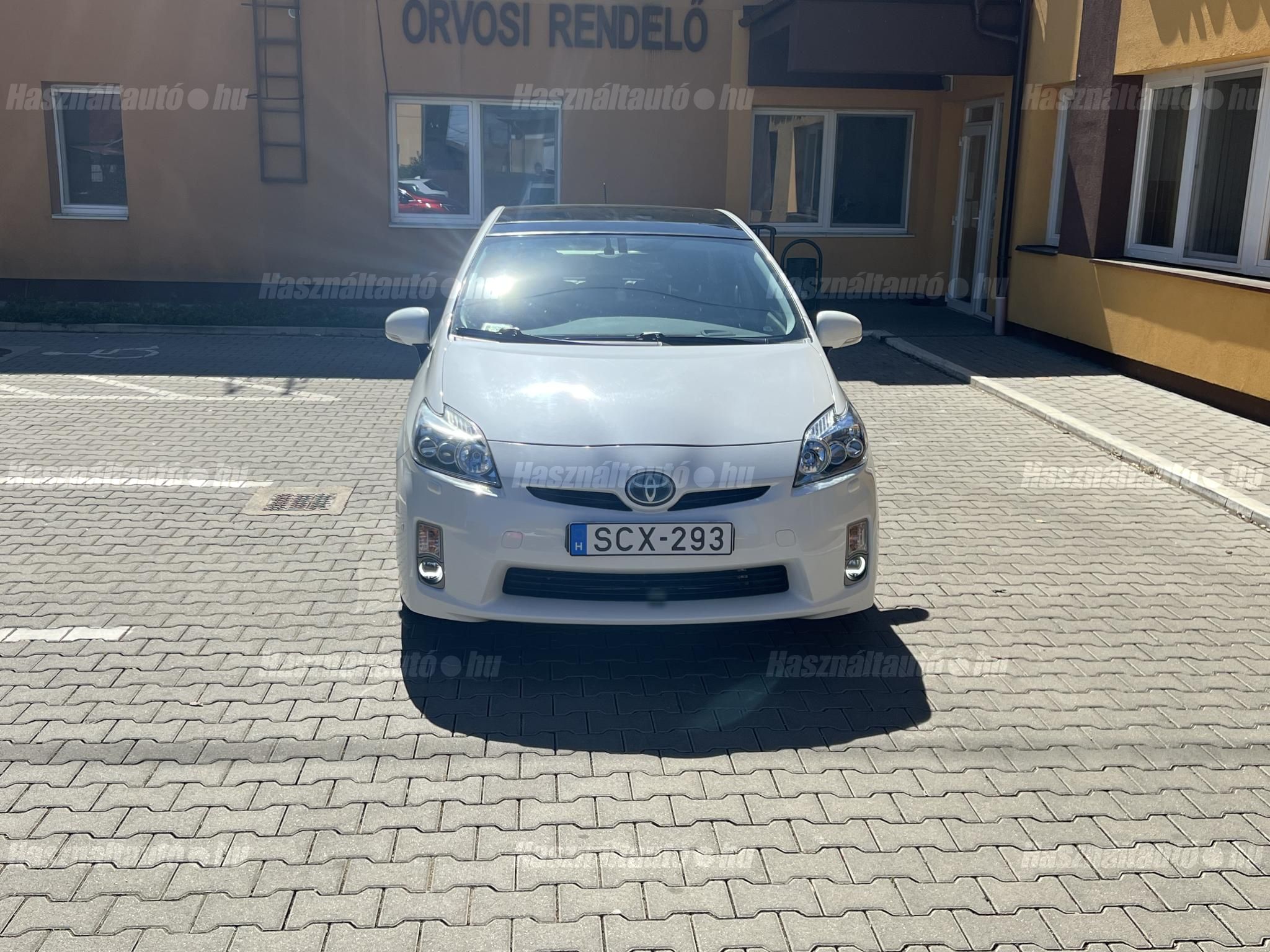 TOYOTA PRIUS 2010/4 - 1
