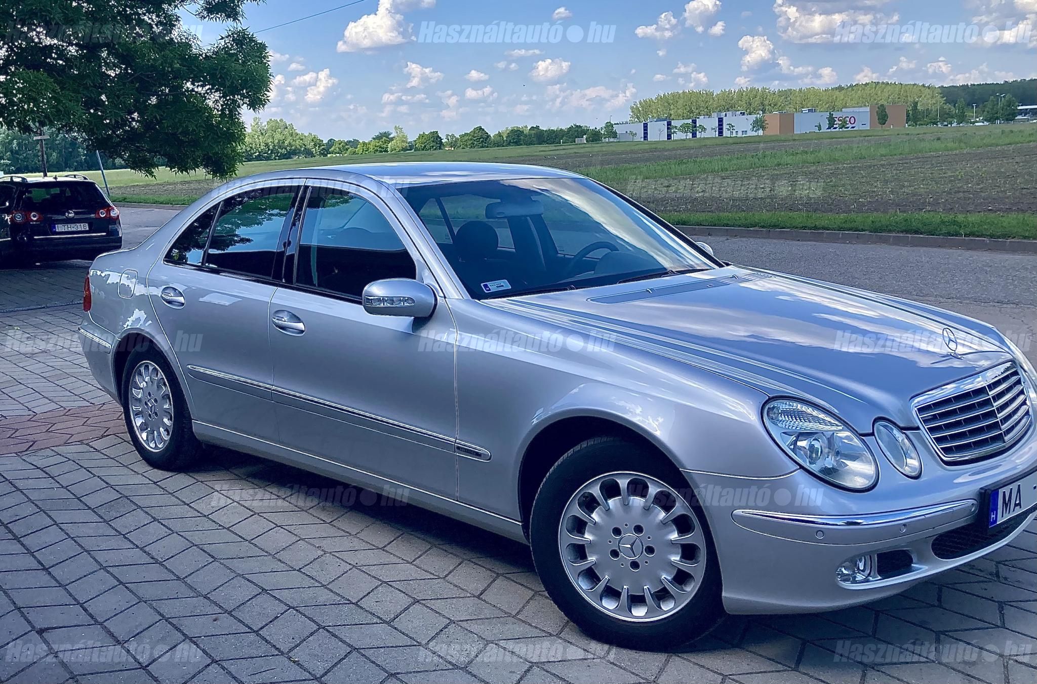 MERCEDES-BENZ E 220 2004/3 - 1