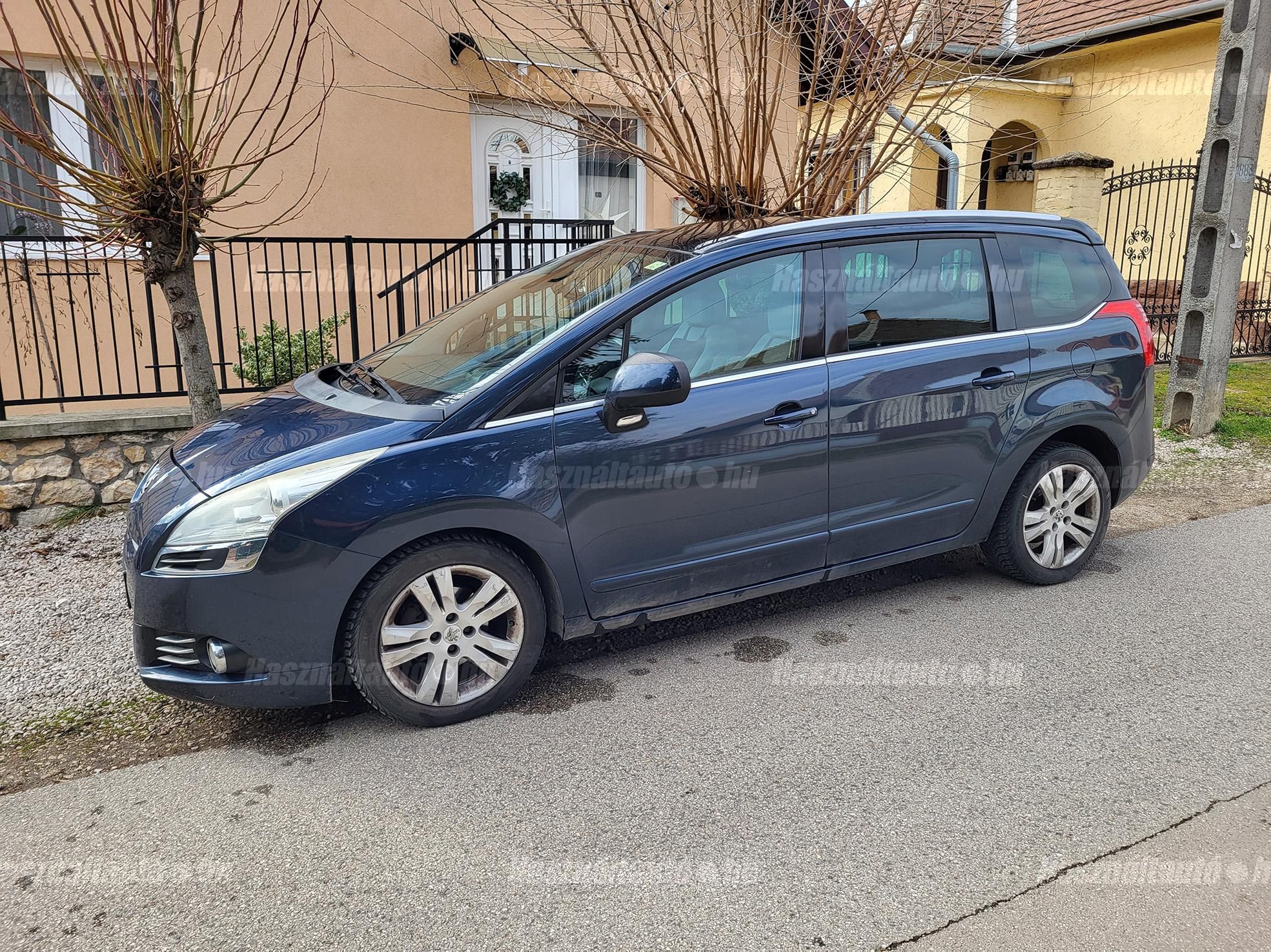 PEUGEOT 5008 2011/10 - 1