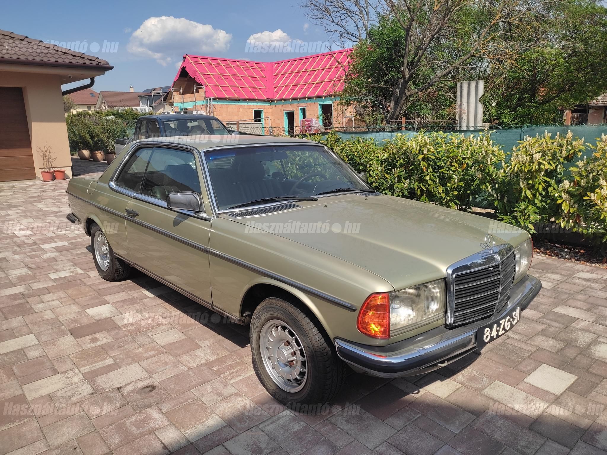 MERCEDES-BENZ W 123 1980/8 - 1