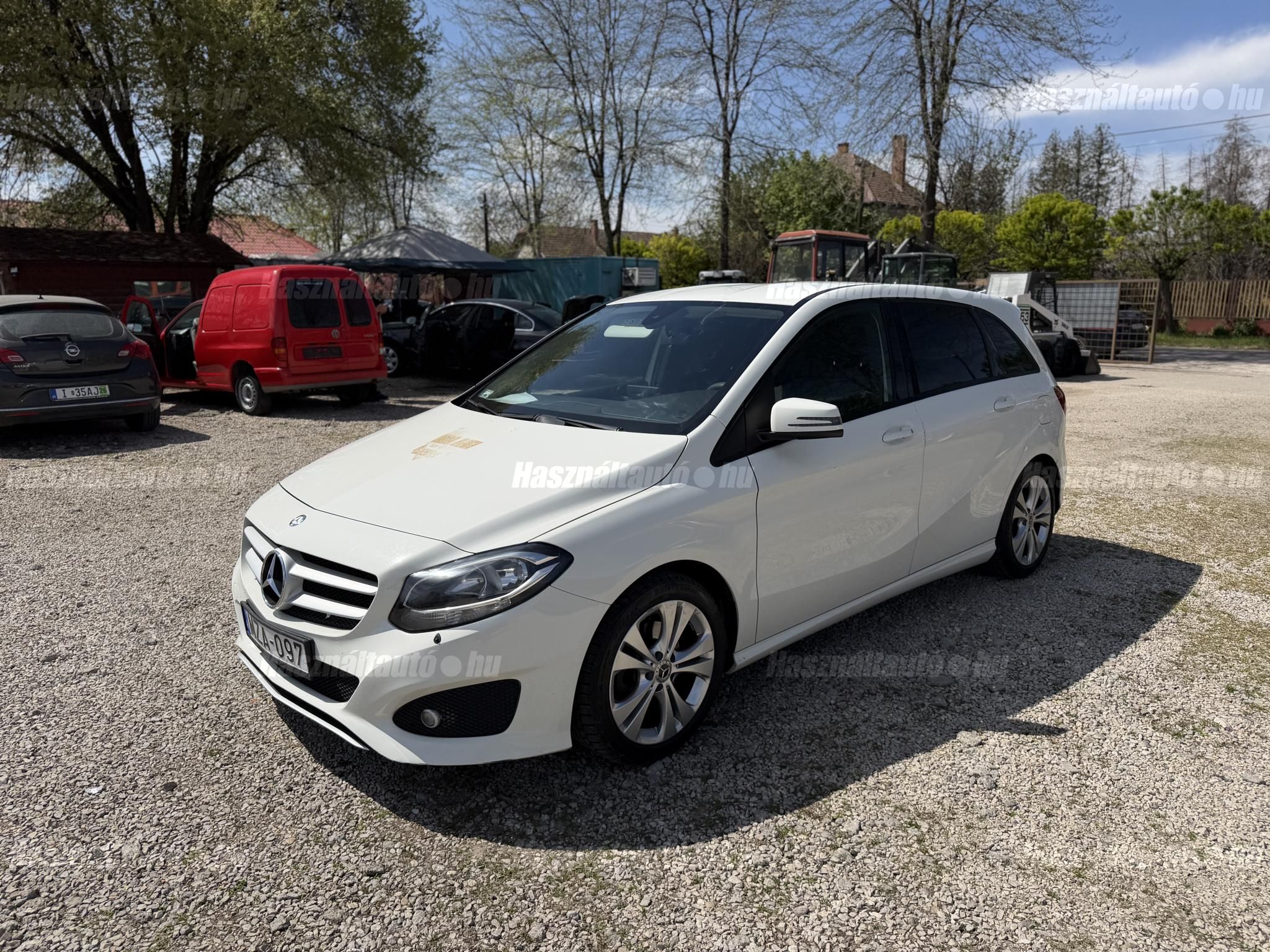 MERCEDES-BENZ B 220 2015 - 1