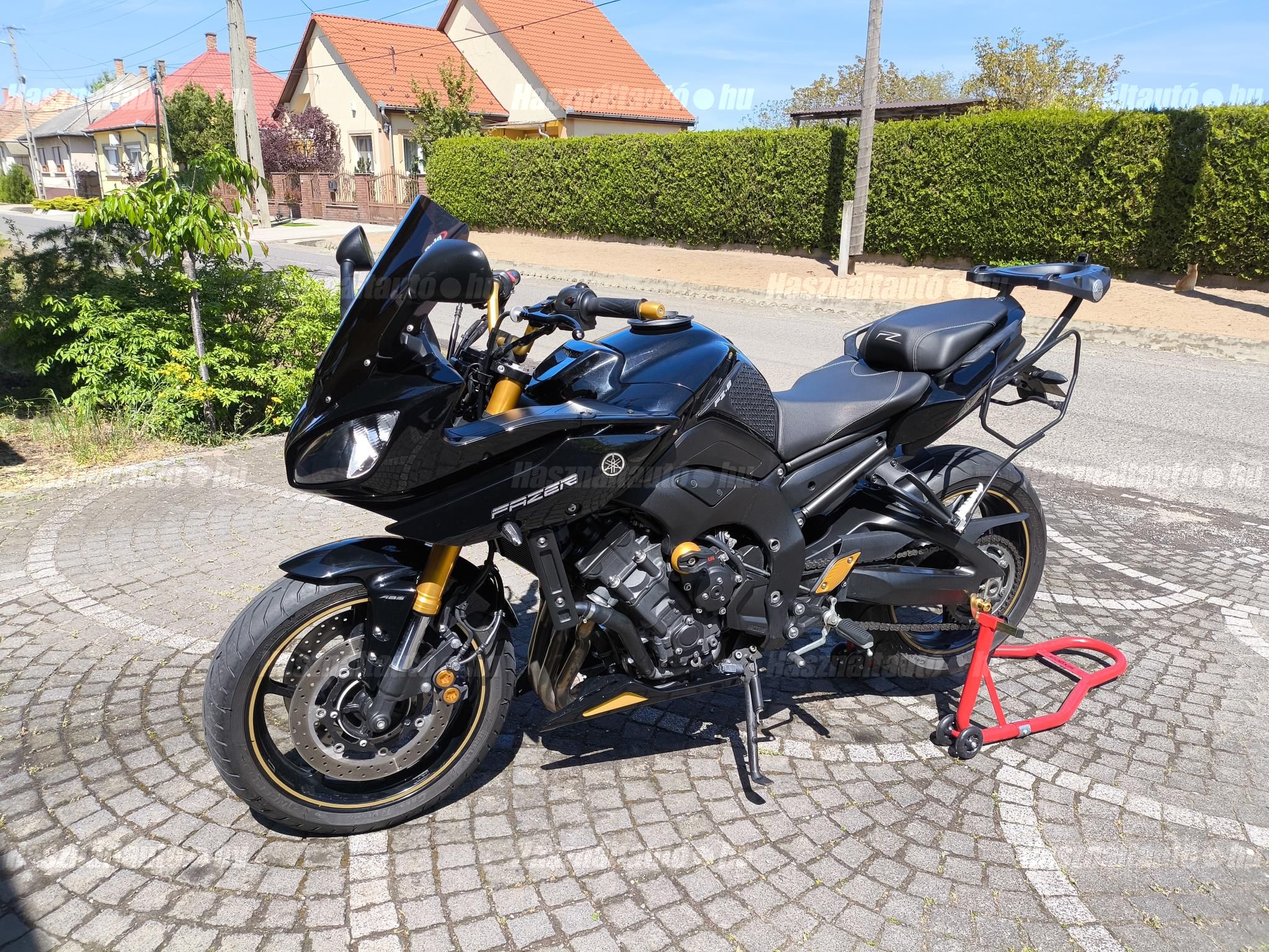 YAMAHA FZ8-S 2011/7 - 1