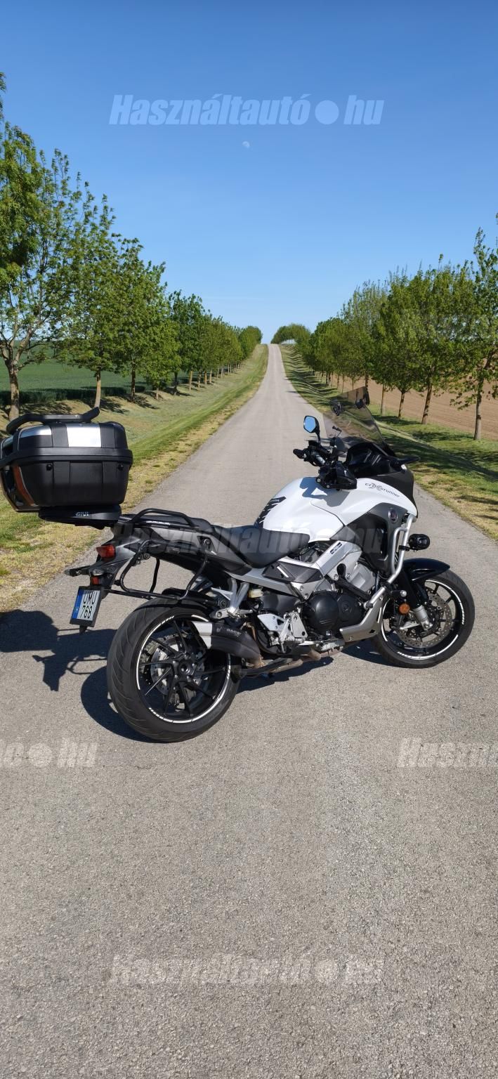 HONDA VFR 800 X 2015 - 1