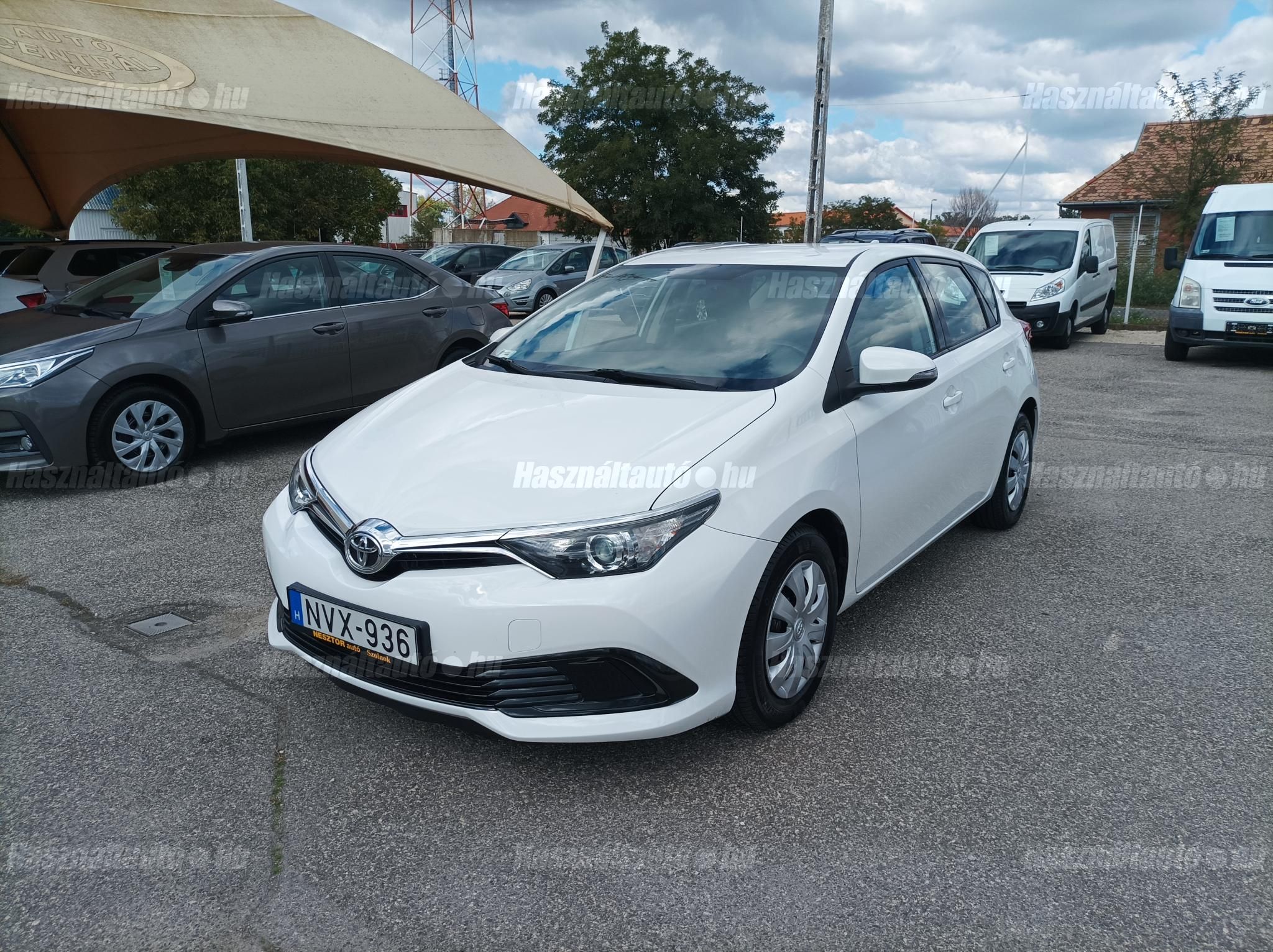 TOYOTA AURIS 2016/9 - 1