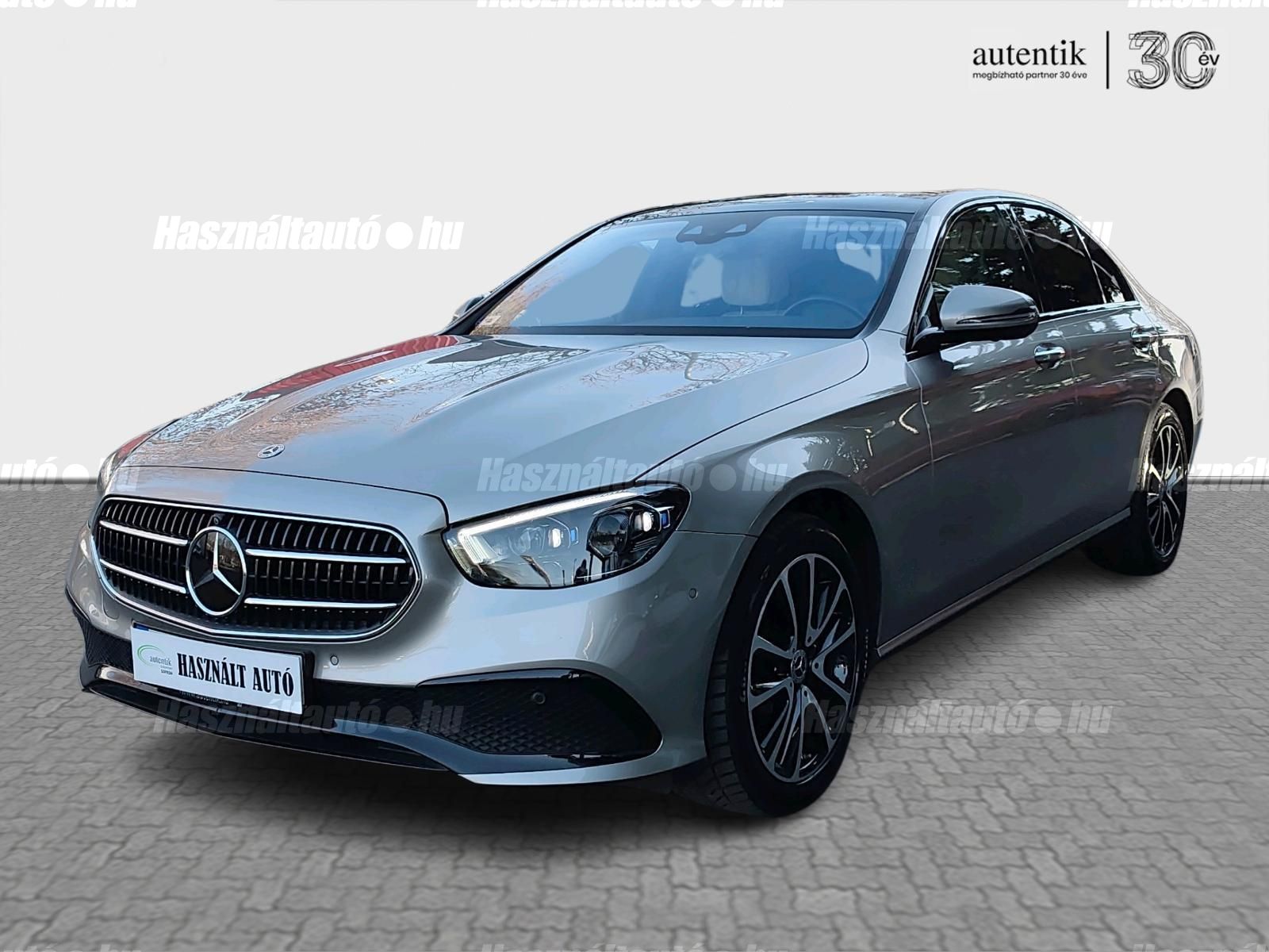 MERCEDES-BENZ E 300 2022 - 1