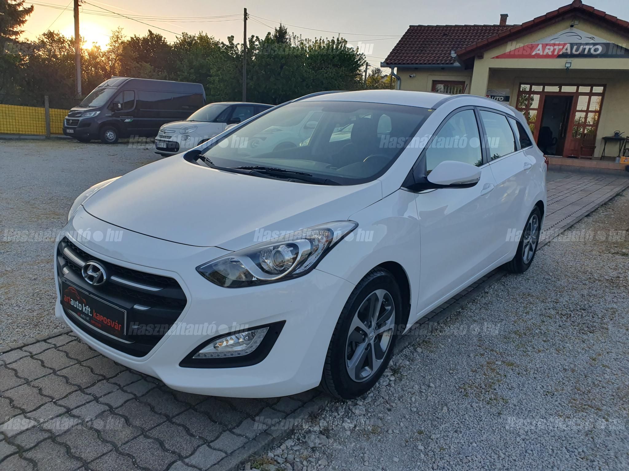 HYUNDAI I30 2017/4 - 1