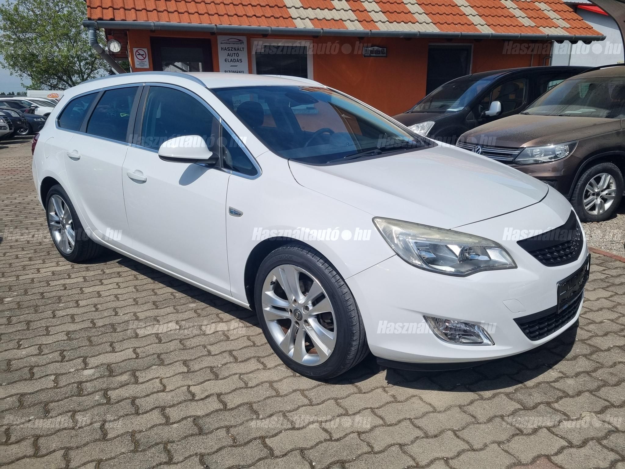 OPEL ASTRA J 2011/11 - 1