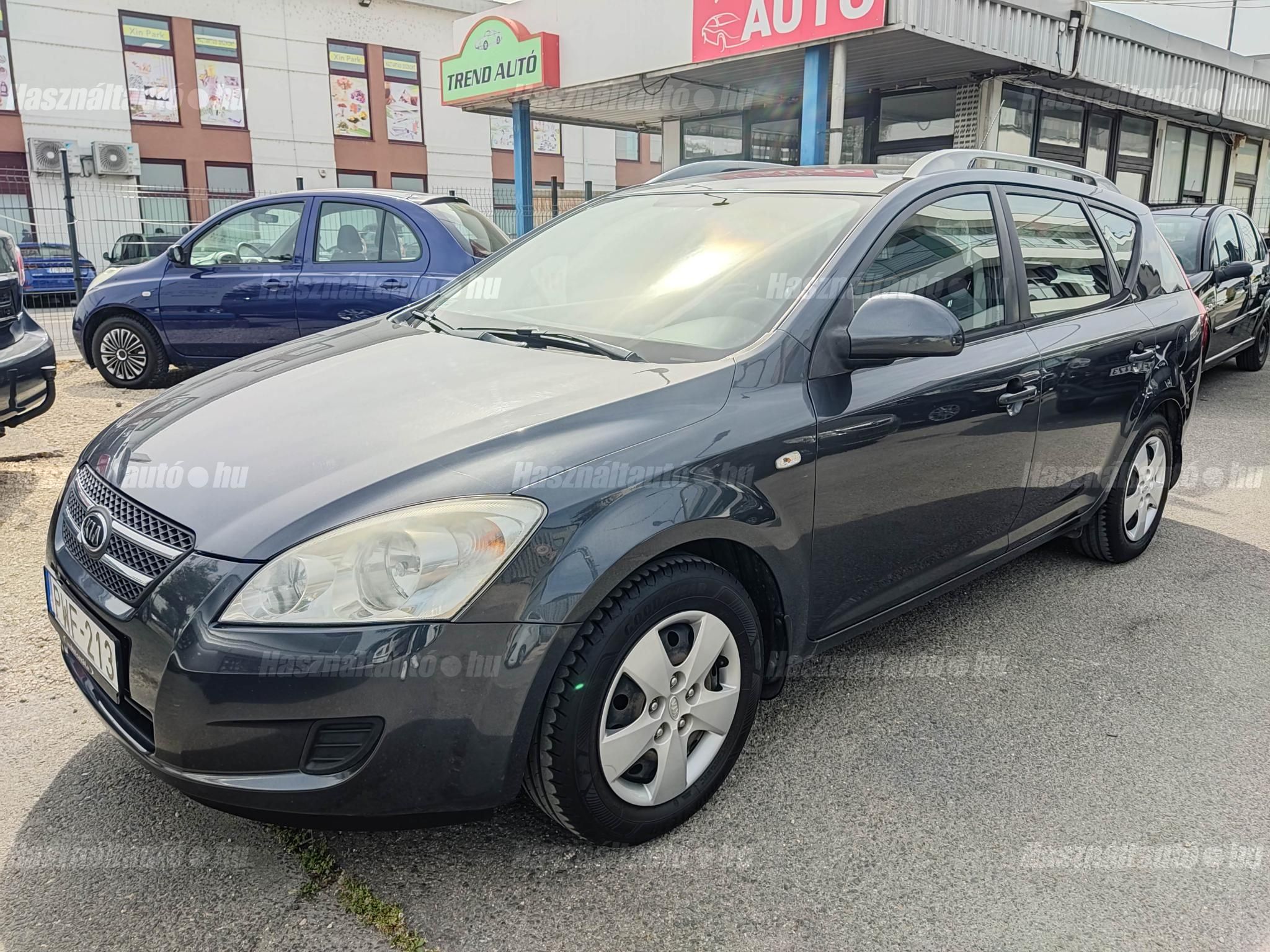 KIA CEE'D 2009/8 - 1