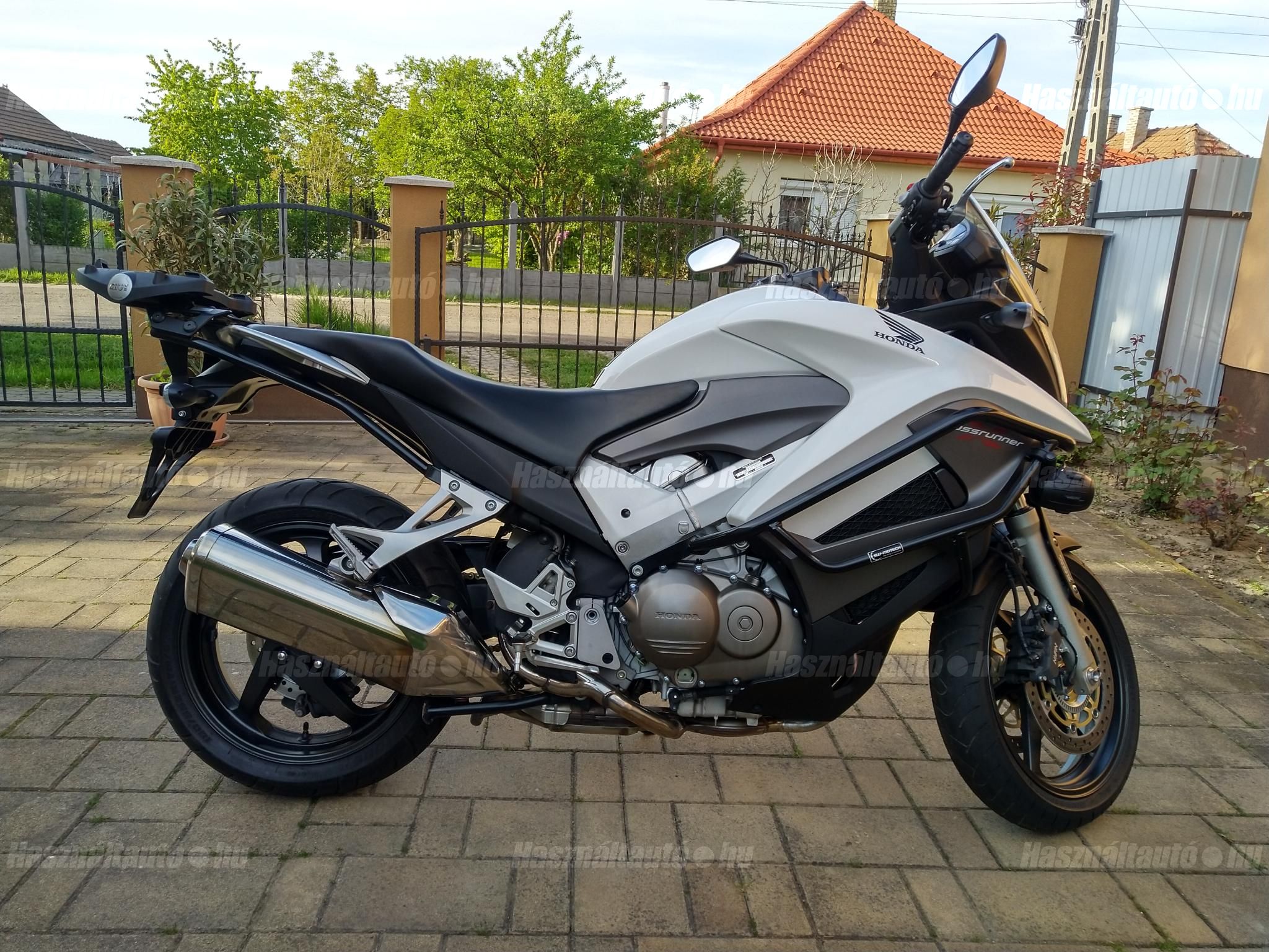 HONDA VFR 800 X 2012/6 - 1