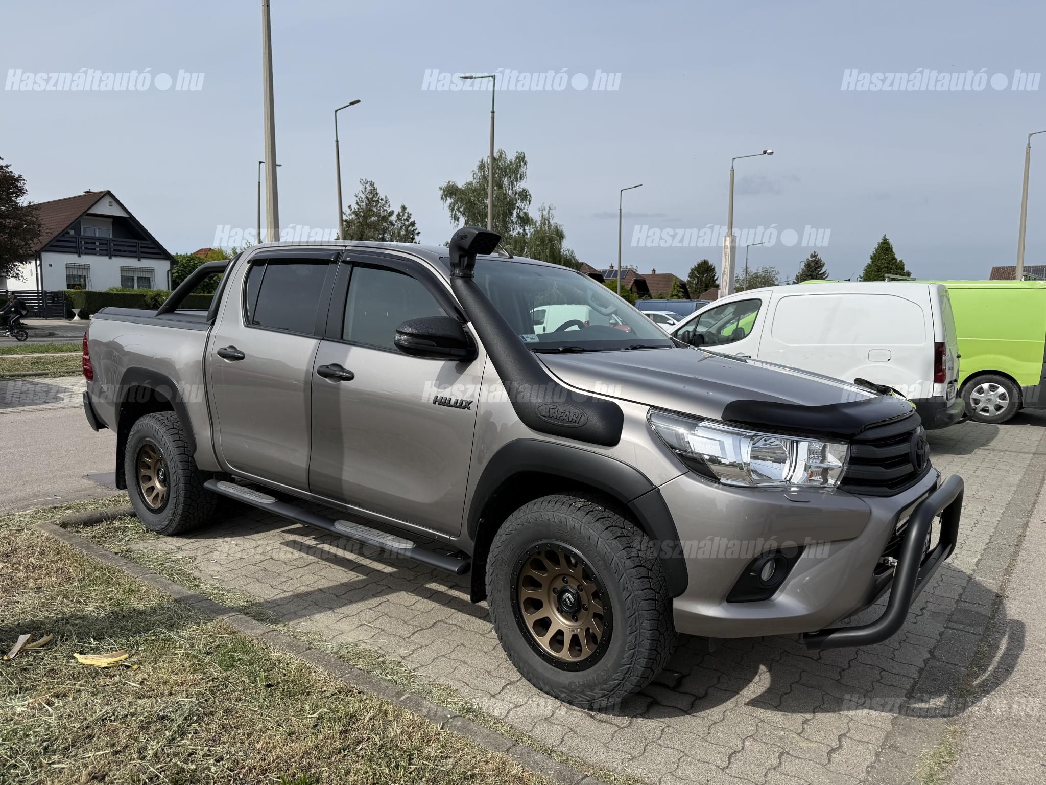 TOYOTA HILUX 2019/6 - 1