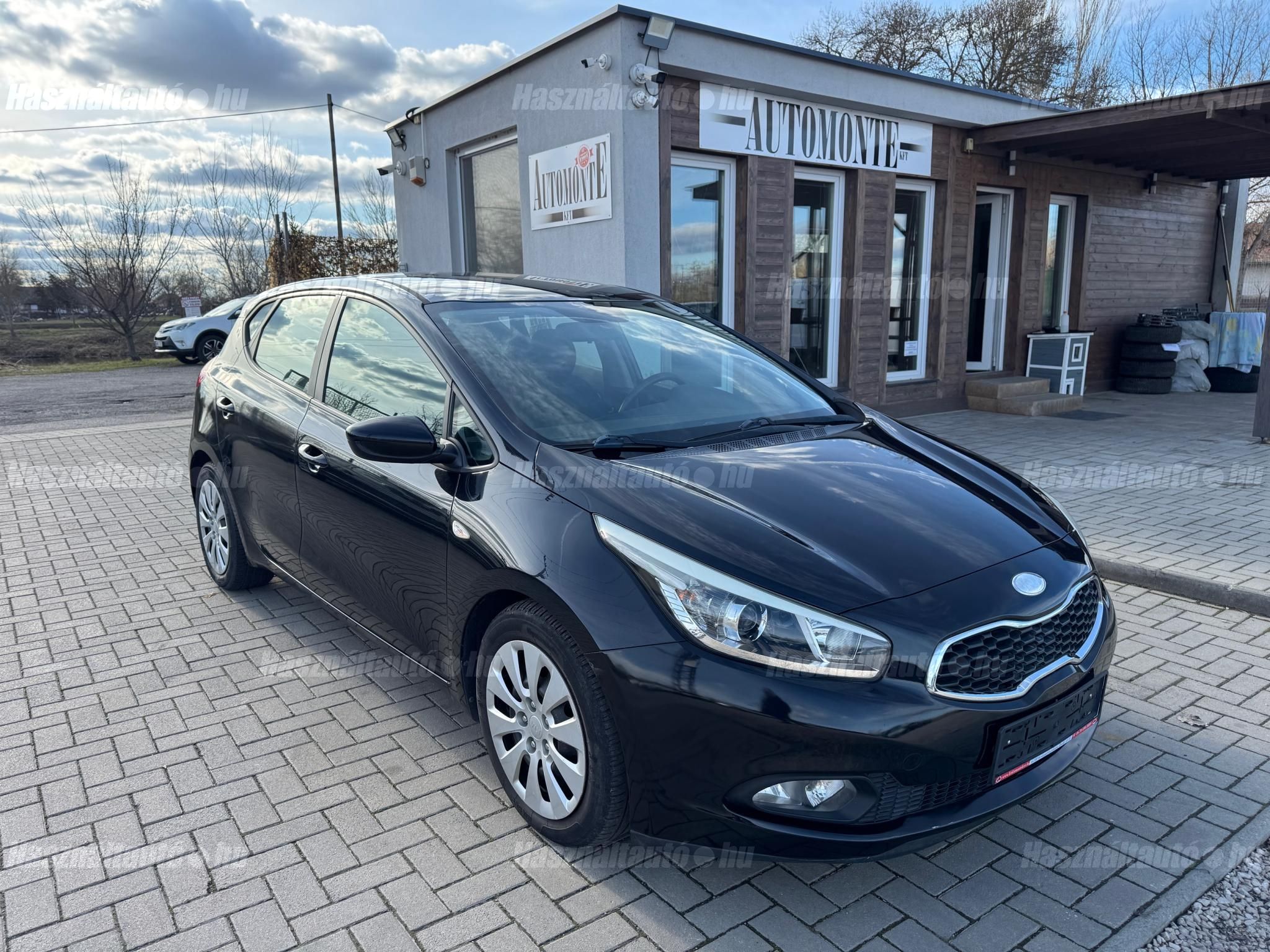 KIA CEE'D 2013/4 - 1