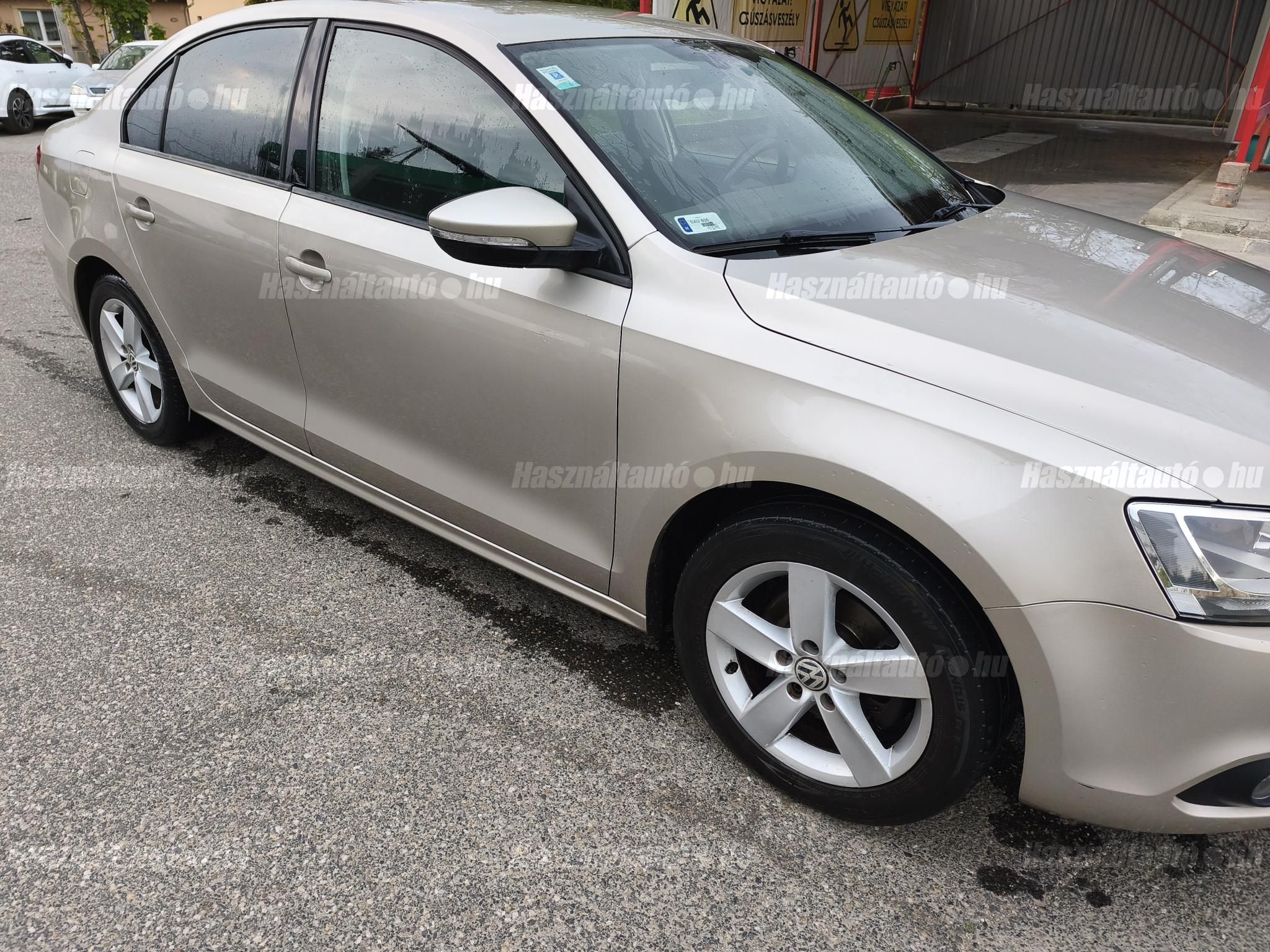 VOLKSWAGEN JETTA VI 2013/4 - 1