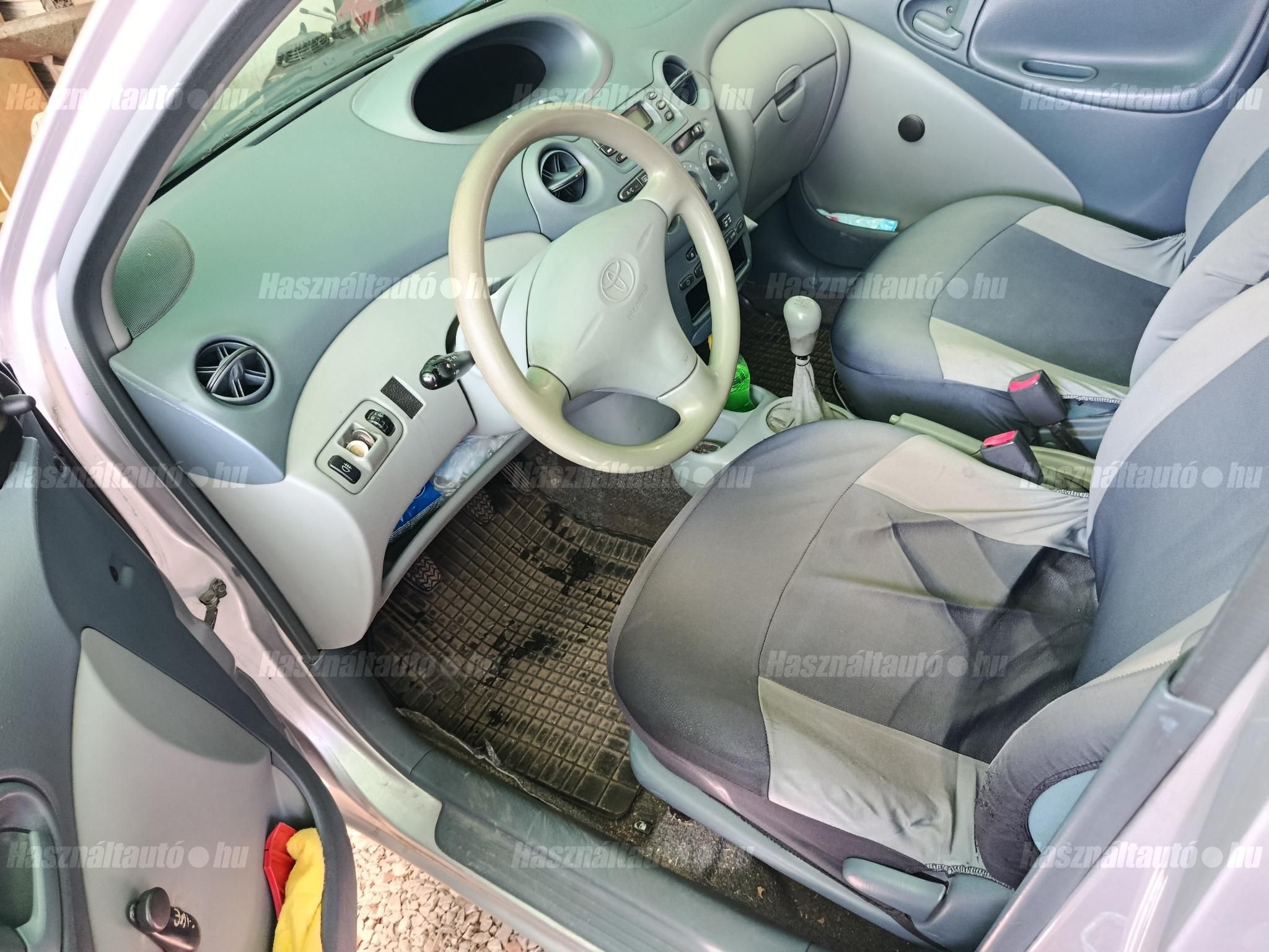 TOYOTA YARIS 1999/8 - 1