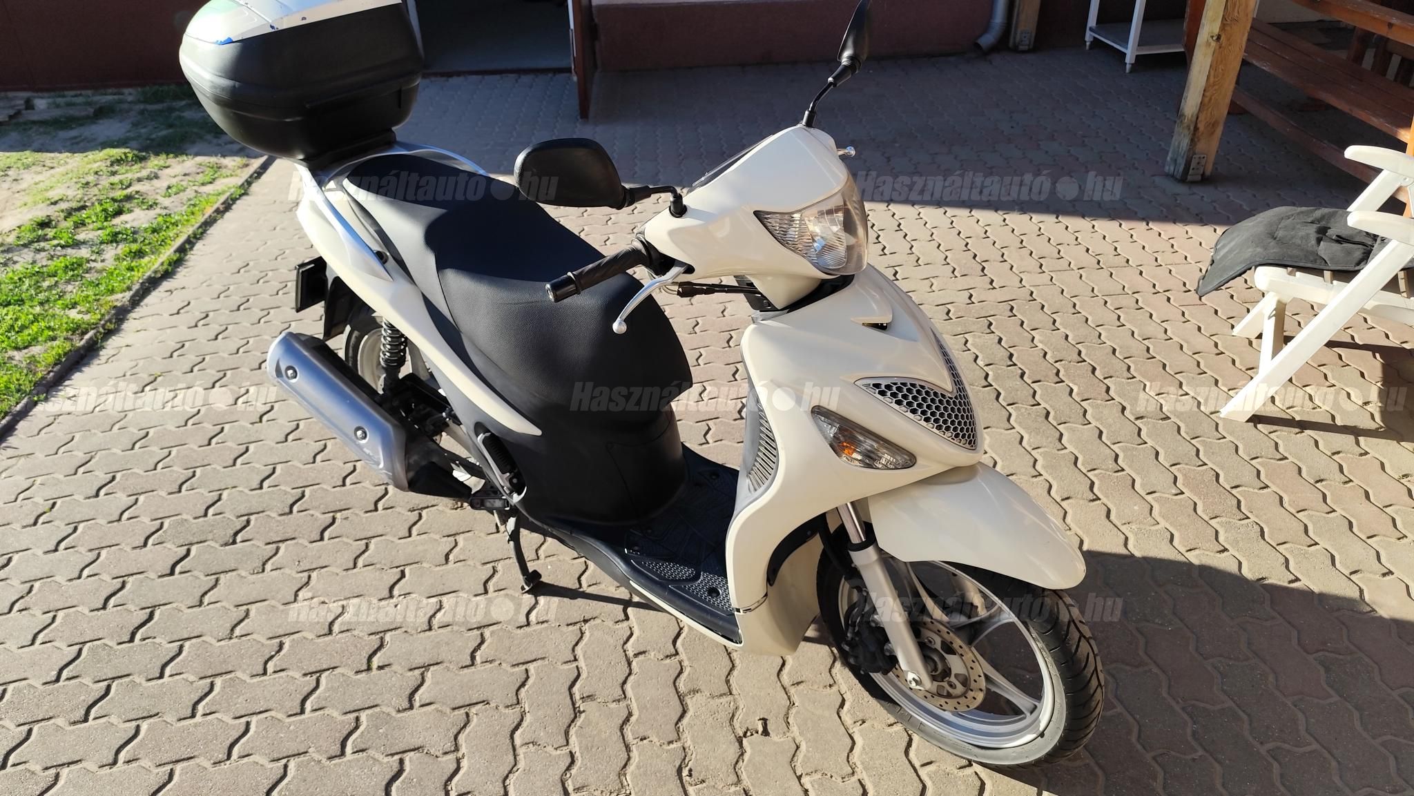 SUZUKI SIXTEEN 125 2010 - 1
