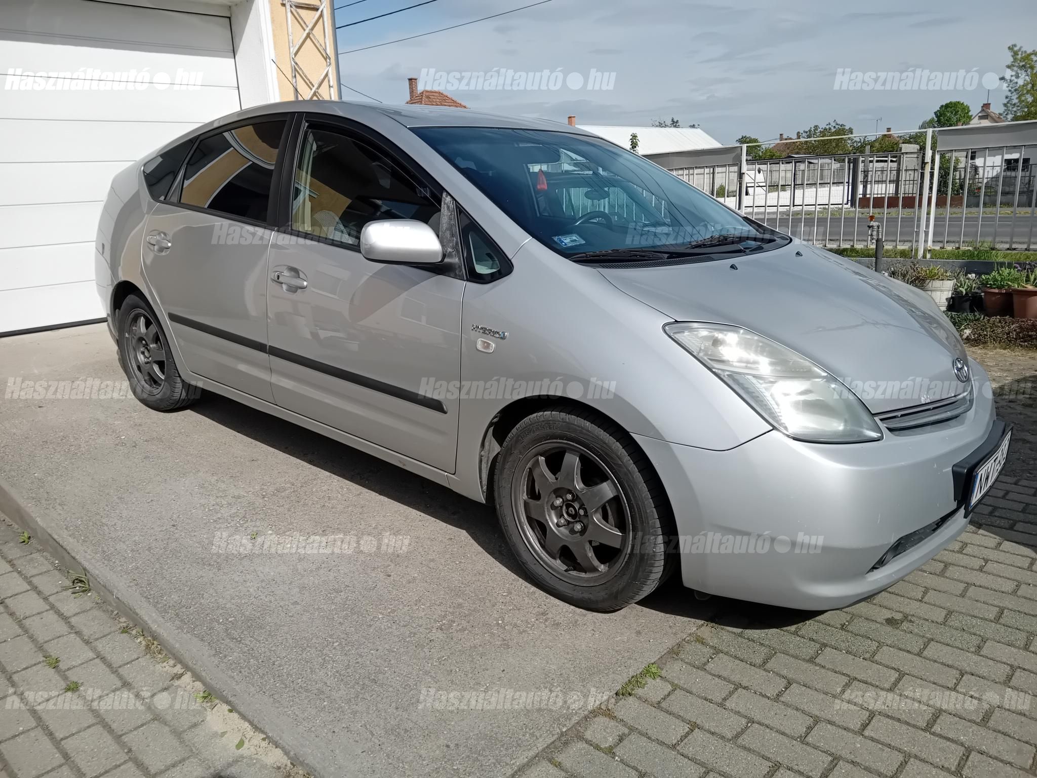 TOYOTA PRIUS 2006/4 - 1