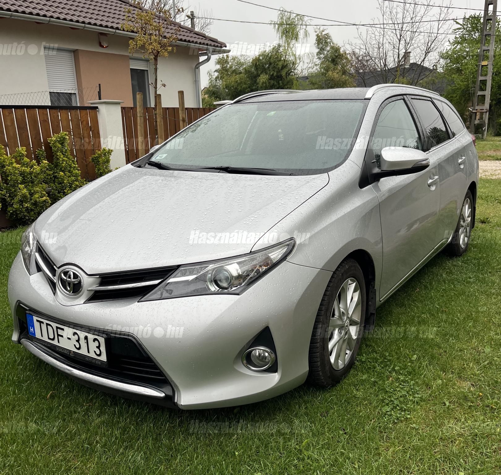 TOYOTA AURIS 2014/6 - 1