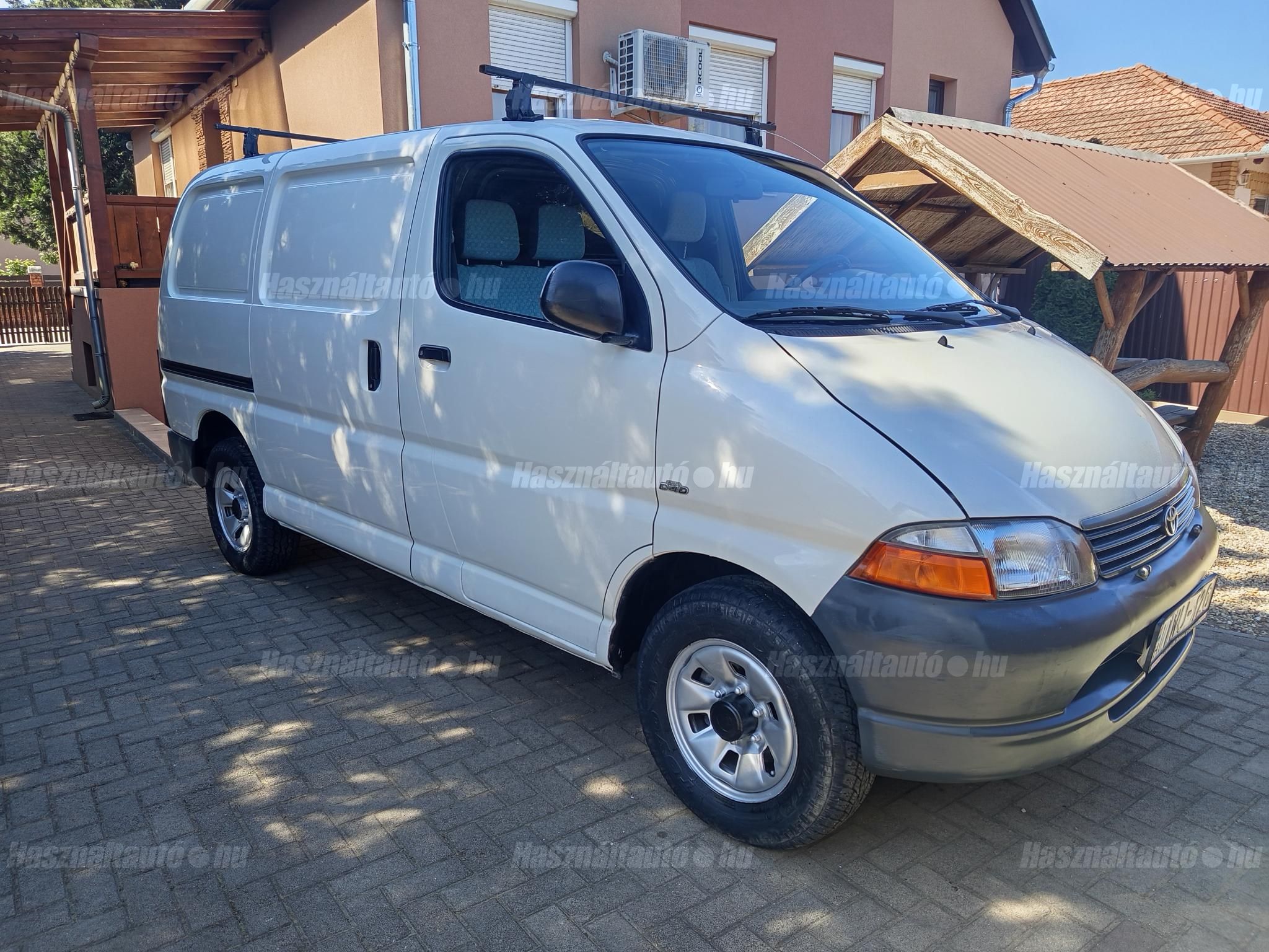 TOYOTA HIACE 2003/9 - 1