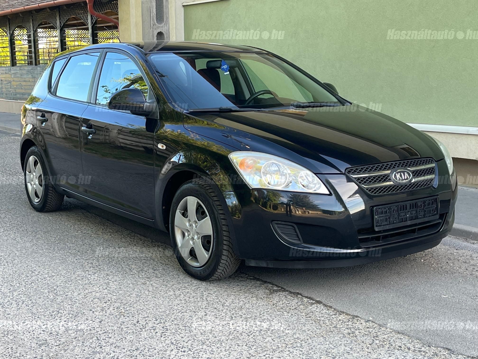 KIA CEE'D 2009/5 - 1
